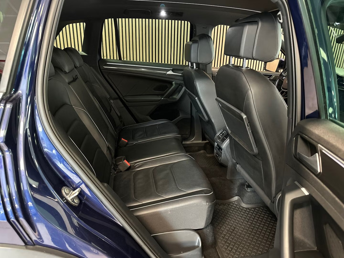 VOLKSWAGEN TIGUAN 2.0 TDI 190 4MOTION DSG7 R LINE - Image 10