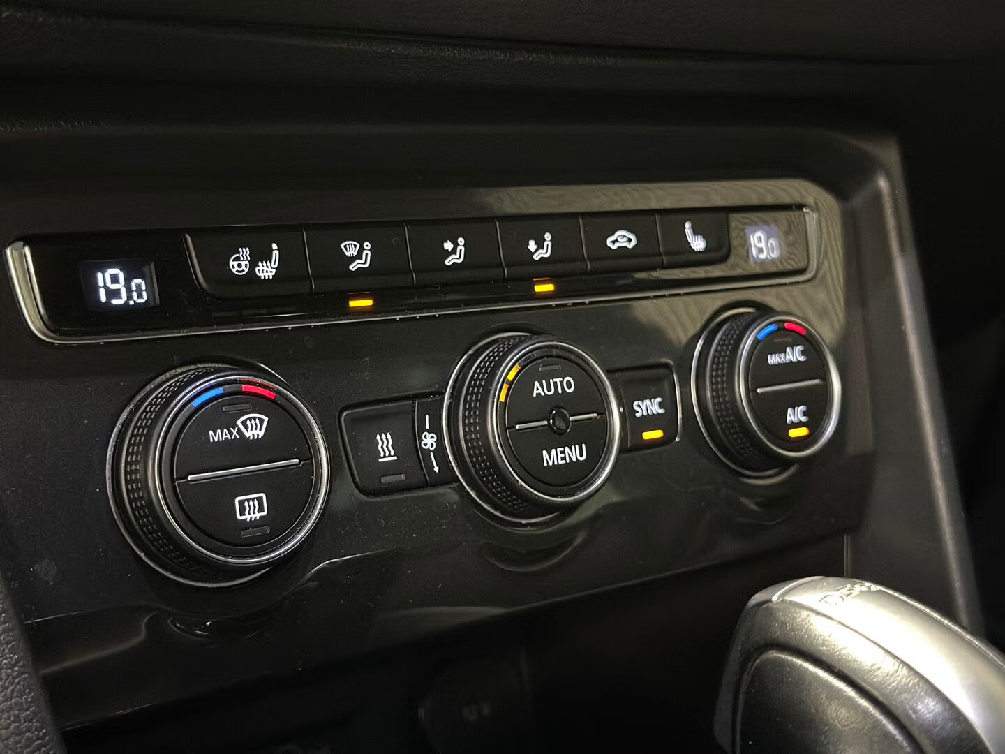 VOLKSWAGEN TIGUAN 2.0 TDI 190 4MOTION DSG7 R LINE - Image 15