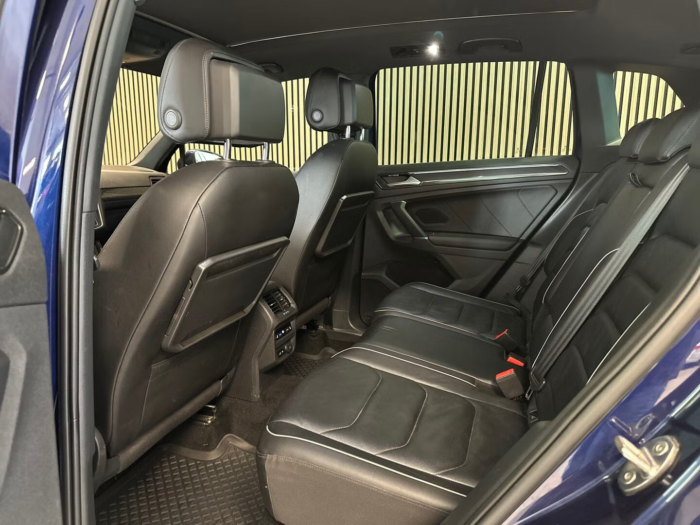 VOLKSWAGEN TIGUAN 2.0 TDI 190 4MOTION DSG7 R LINE - Image 16