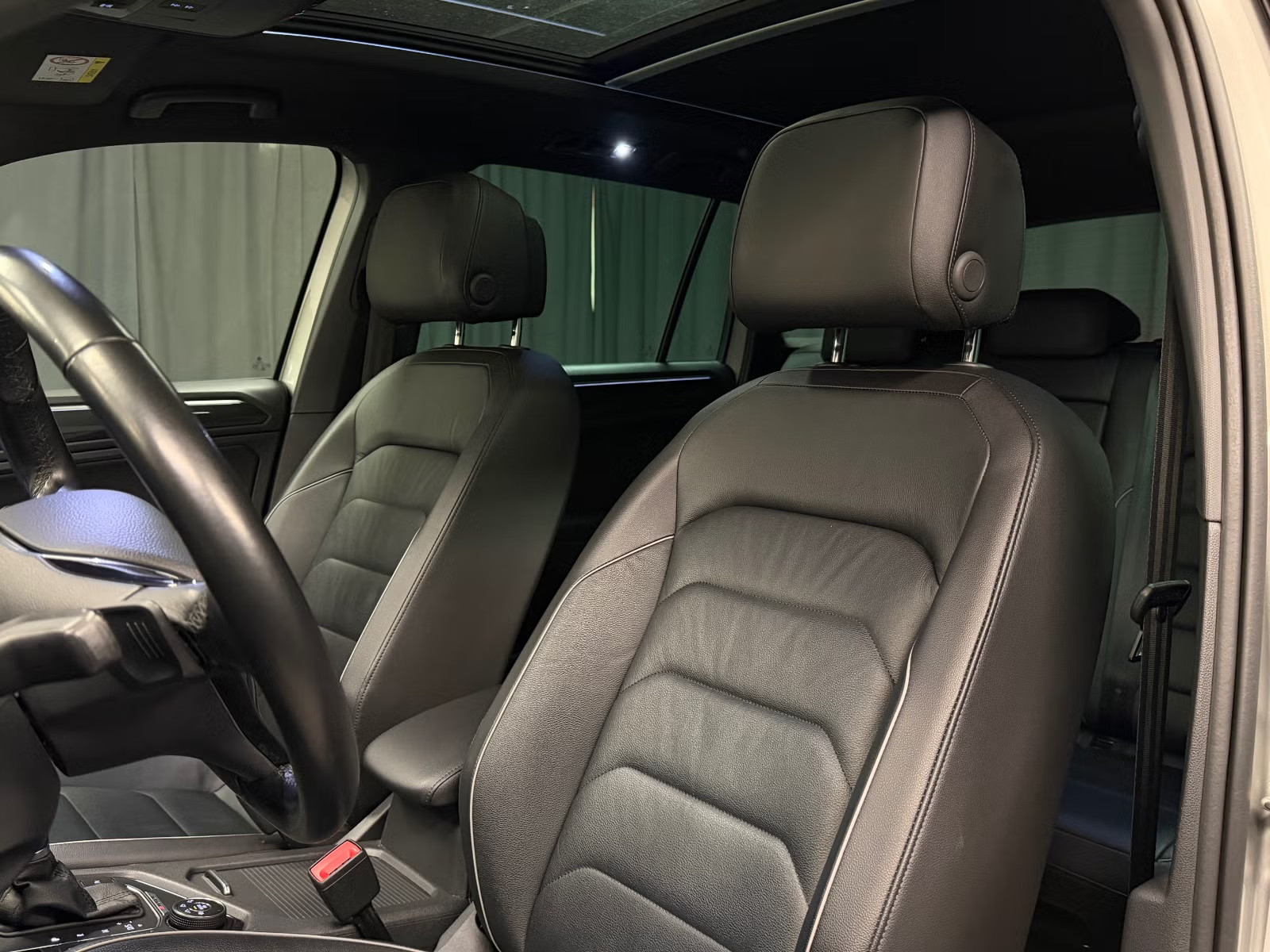 VOLKSWAGEN TIGUAN 2.0 TDI 150 4MOTION R LINE - Image 10