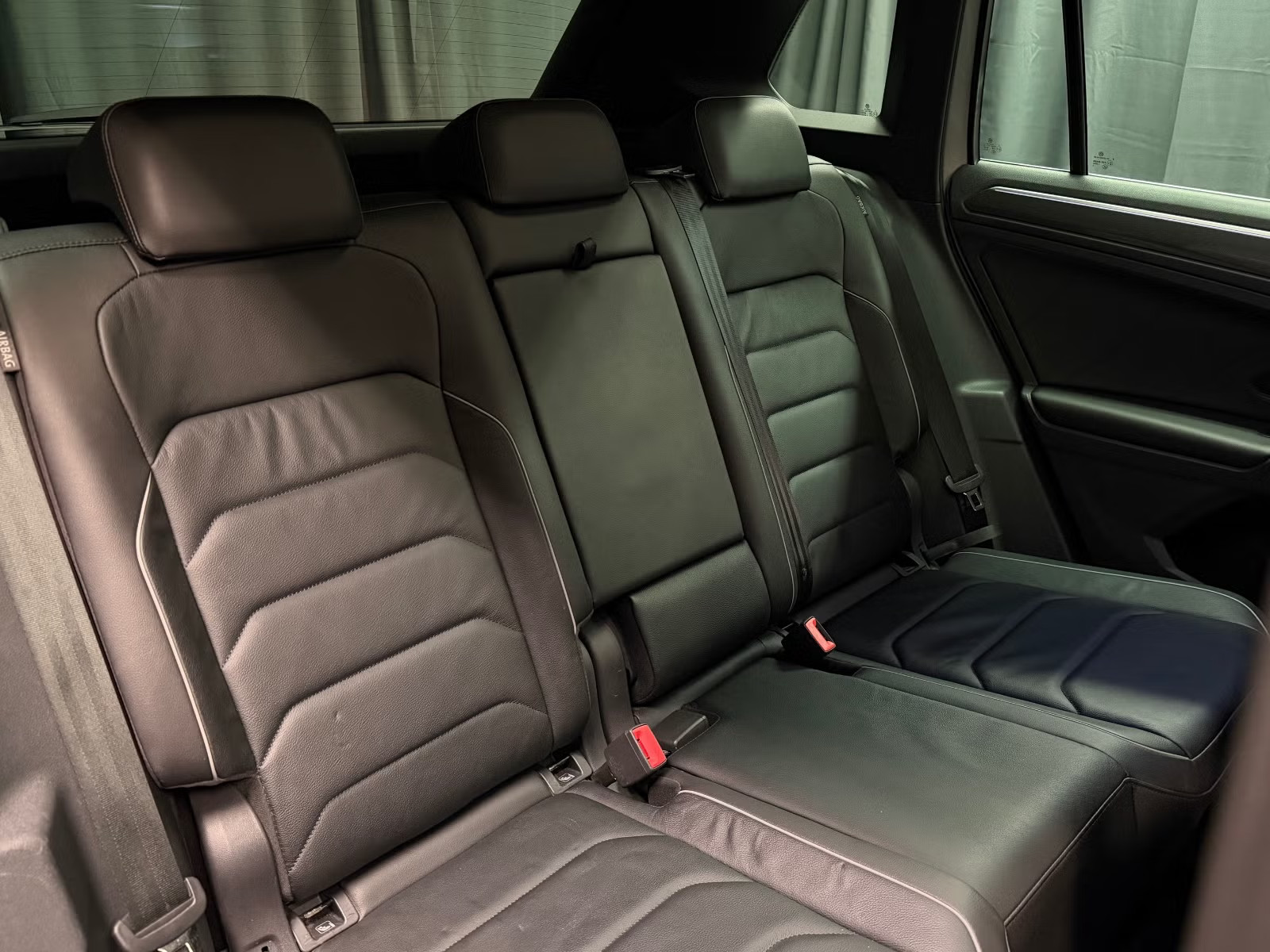 VOLKSWAGEN TIGUAN 2.0 TDI 150 4MOTION R LINE - Image 17