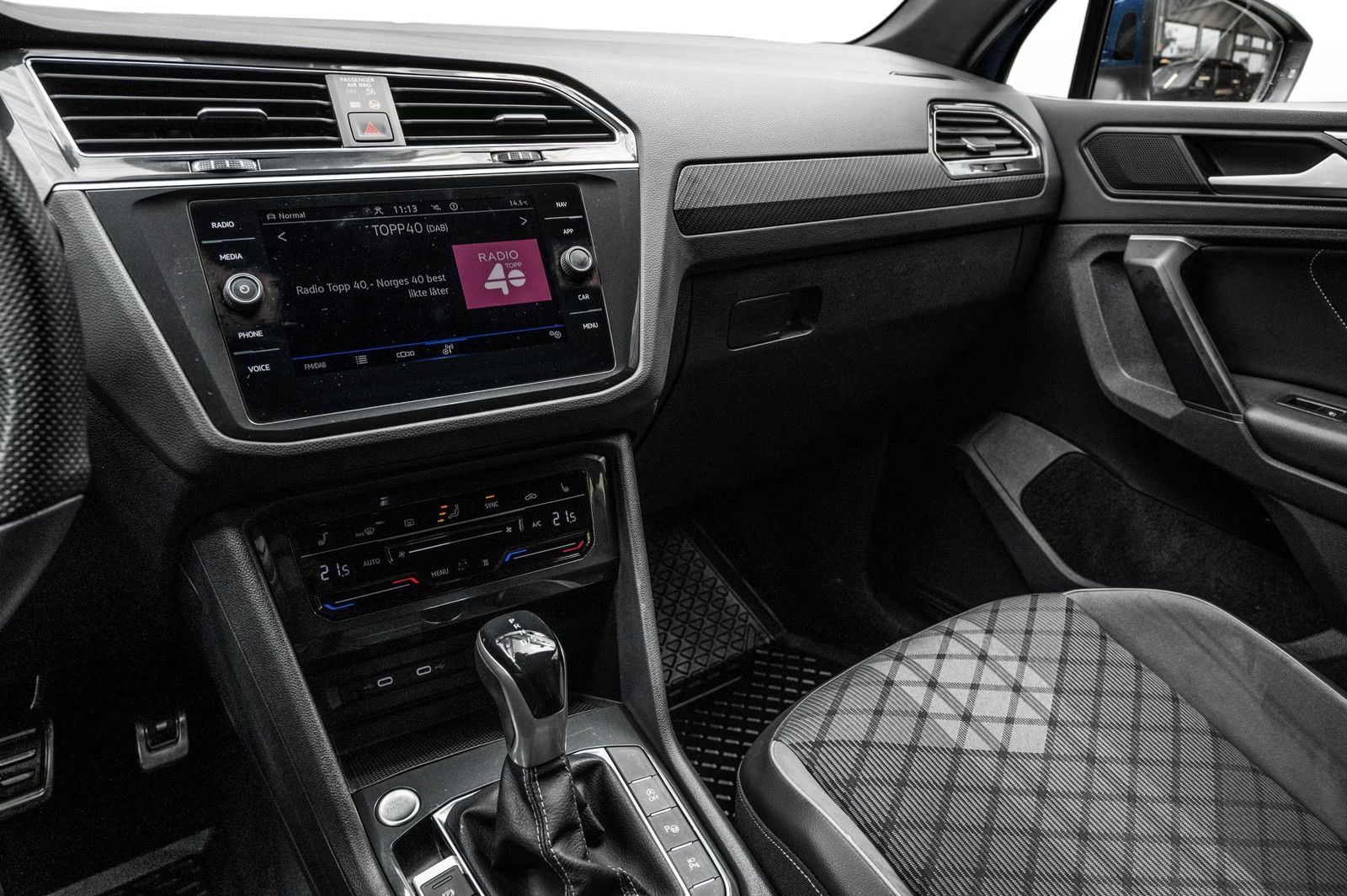 VOLKSWAGEN TIGUAN 2.0 TDI 200CH ELEGANCE EXCLUSIVE 4MOTION DSG7 - Image 15