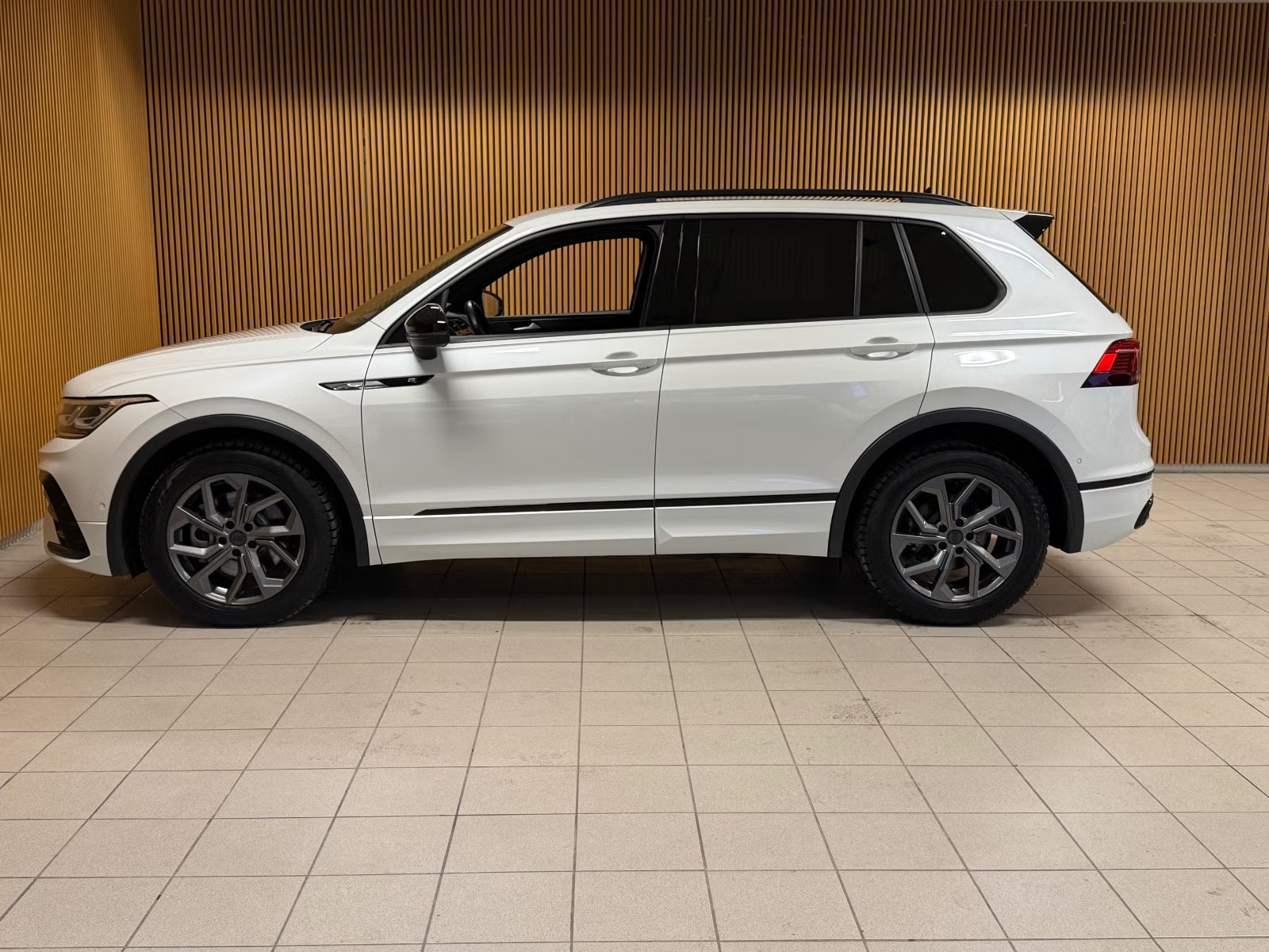 VOLKSWAGEN TIGUAN 2.0 TDI 150CH ELEGANCE EXCLUSIVE 4MOTION DSG7 - Image 2