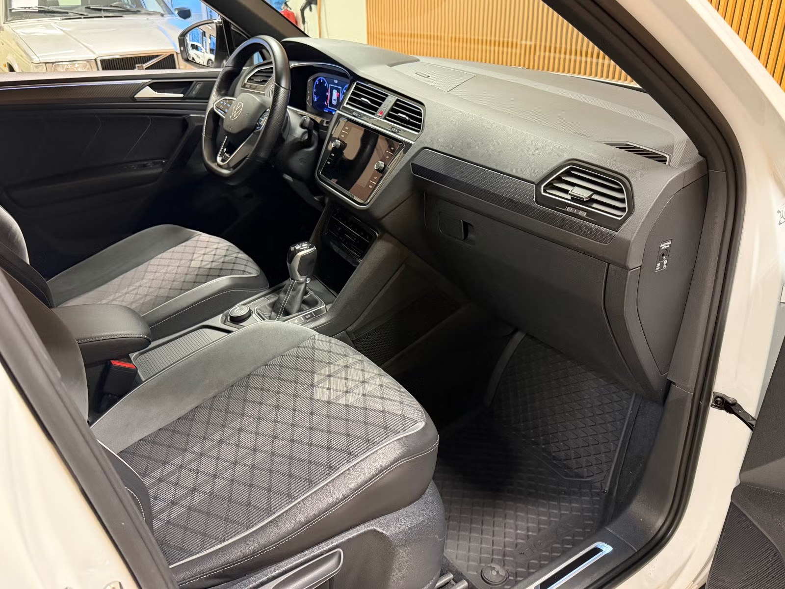 VOLKSWAGEN TIGUAN 2.0 TDI 150CH ELEGANCE EXCLUSIVE 4MOTION DSG7 - Image 5