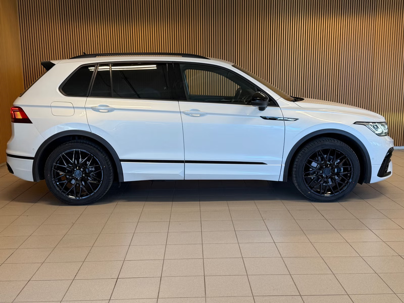 VOLKSWAGEN TIGUAN 2.0 TDI 150CH ELEGANCE EXCLUSIVE 4MOTION DSG7 - Image 7