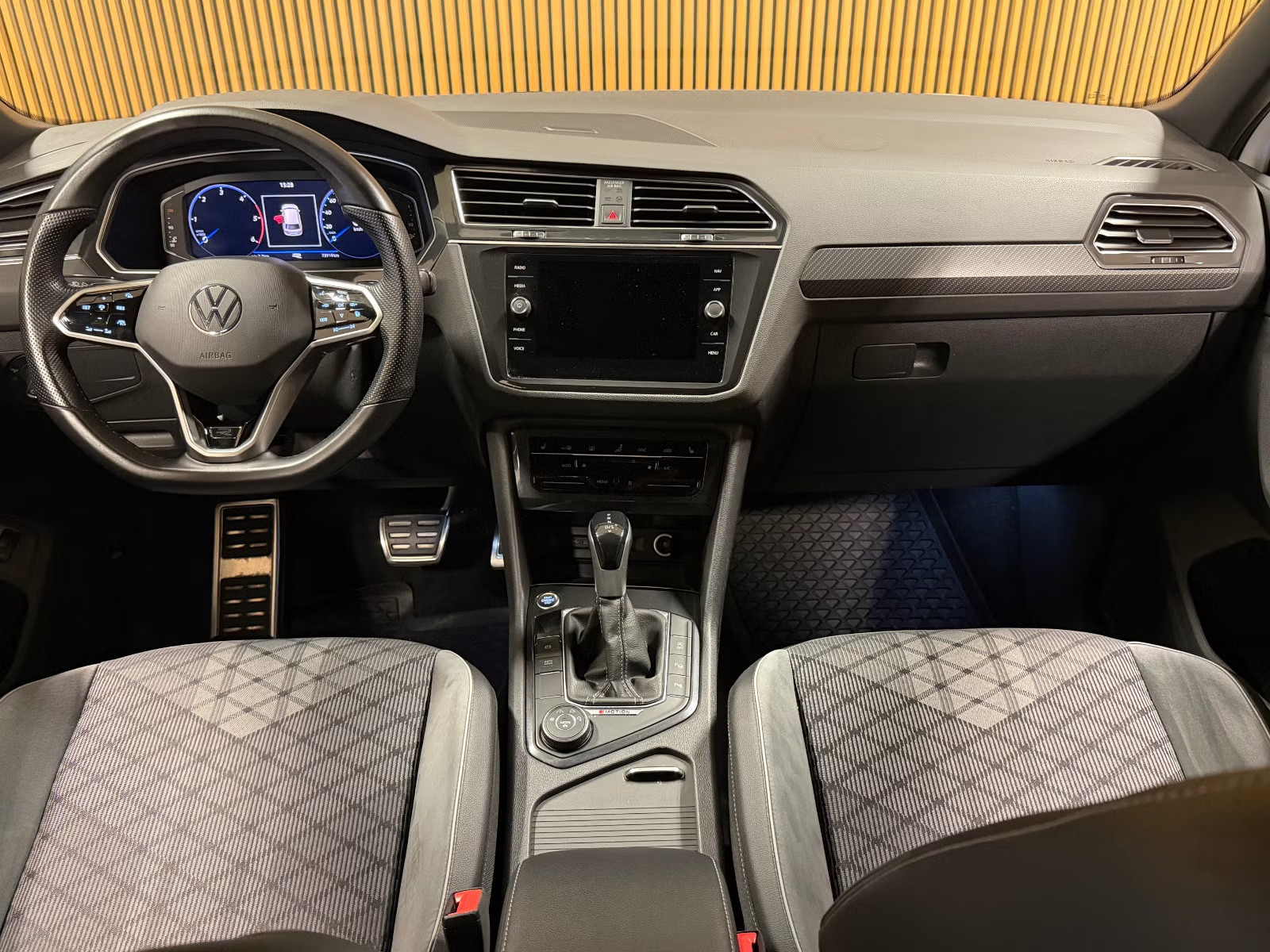 VOLKSWAGEN TIGUAN 2.0 TDI 150CH ELEGANCE EXCLUSIVE 4MOTION DSG7 - Image 8