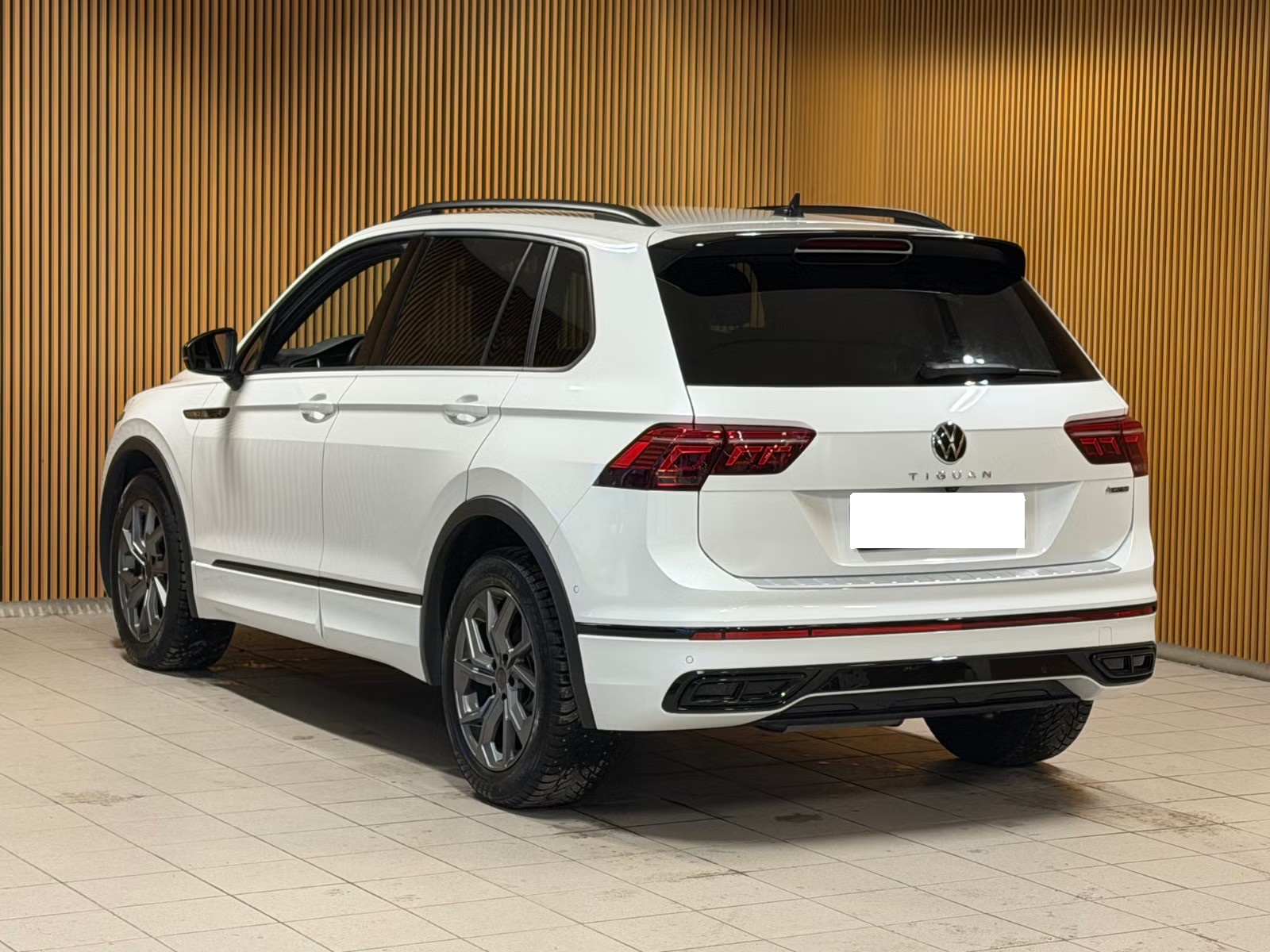 VOLKSWAGEN TIGUAN 2.0 TDI 150CH ELEGANCE EXCLUSIVE 4MOTION DSG7 - Image 9