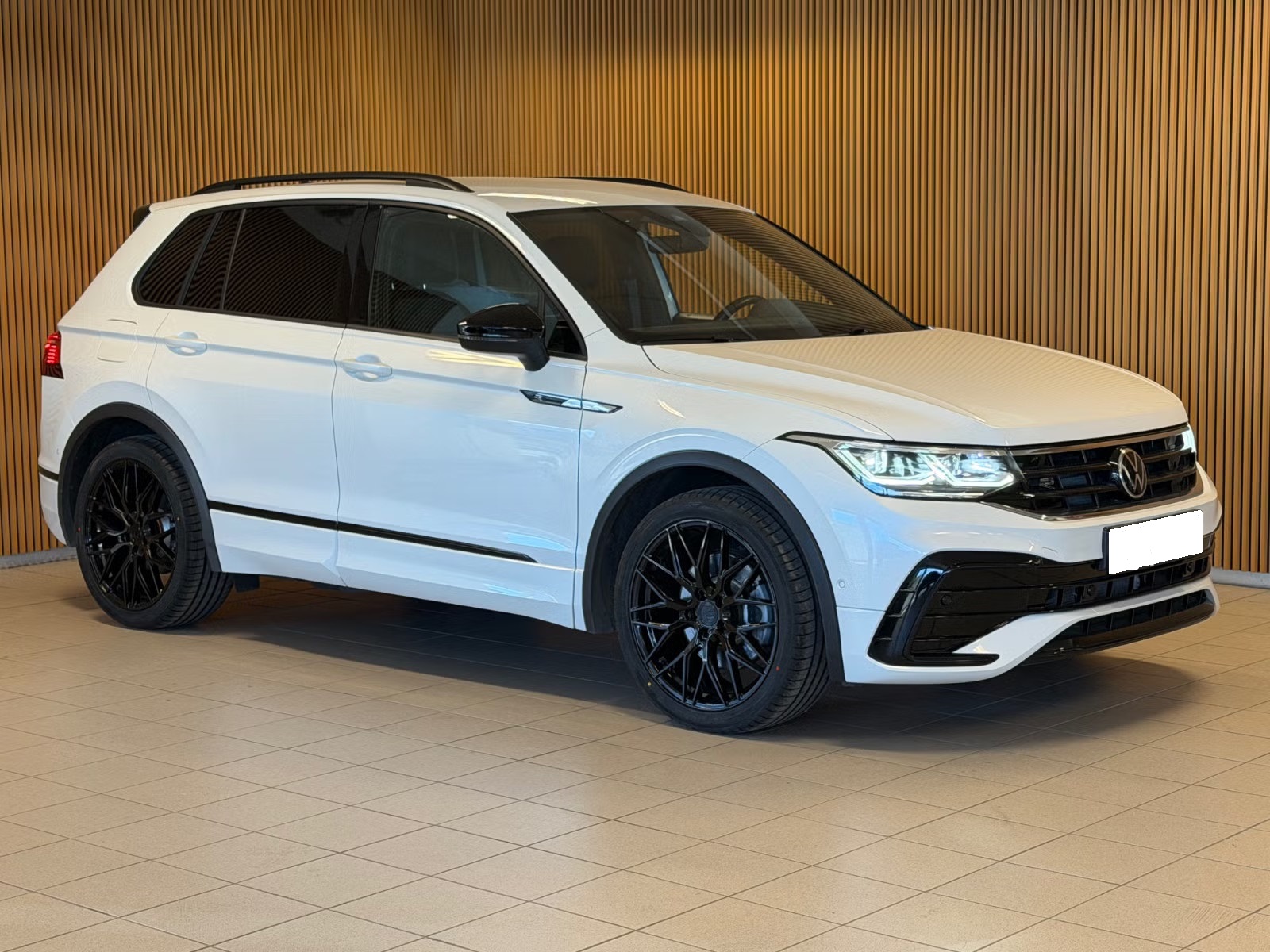 VOLKSWAGEN TIGUAN 2.0 TDI 150CH ELEGANCE EXCLUSIVE 4MOTION DSG7 - Image 11