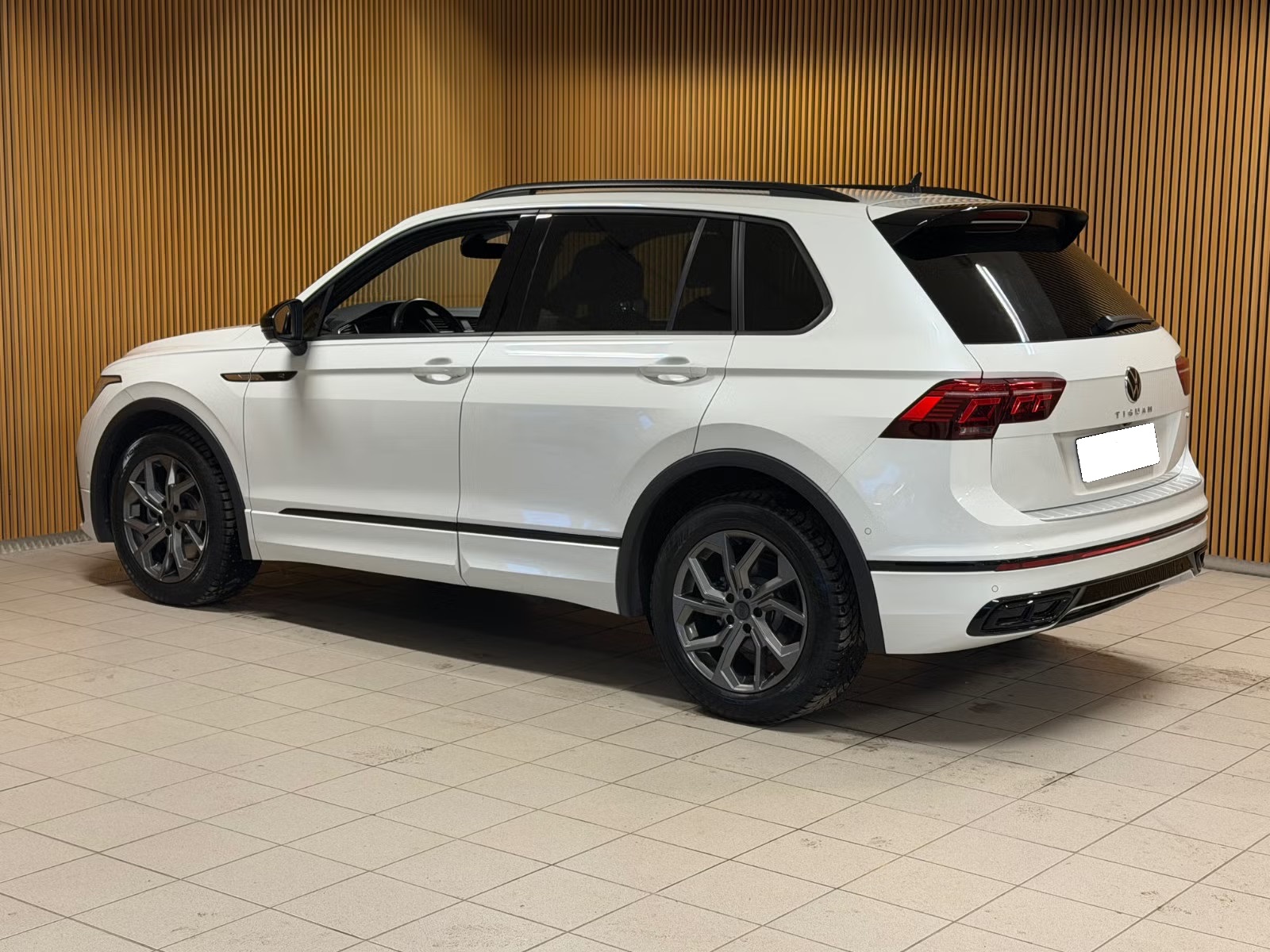 VOLKSWAGEN TIGUAN 2.0 TDI 150CH ELEGANCE EXCLUSIVE 4MOTION DSG7 - Image 12
