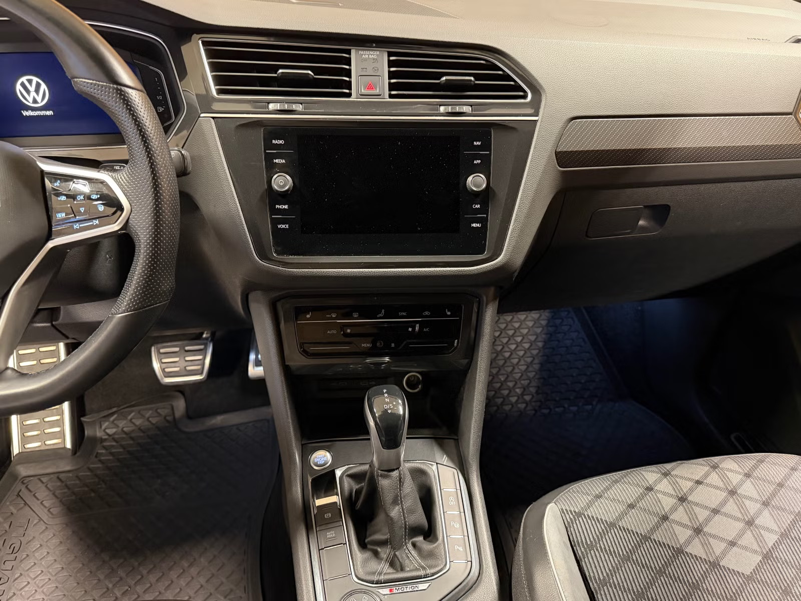 VOLKSWAGEN TIGUAN 2.0 TDI 150CH ELEGANCE EXCLUSIVE 4MOTION DSG7 - Image 13