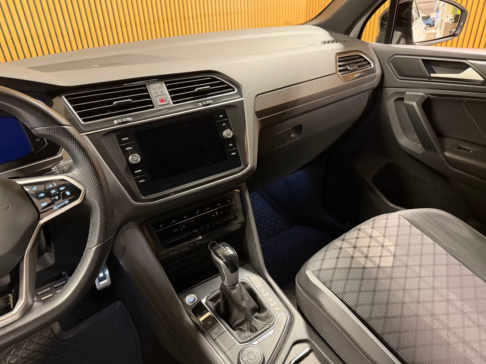 VOLKSWAGEN TIGUAN 2.0 TDI 150CH ELEGANCE EXCLUSIVE 4MOTION DSG7 - Image 20