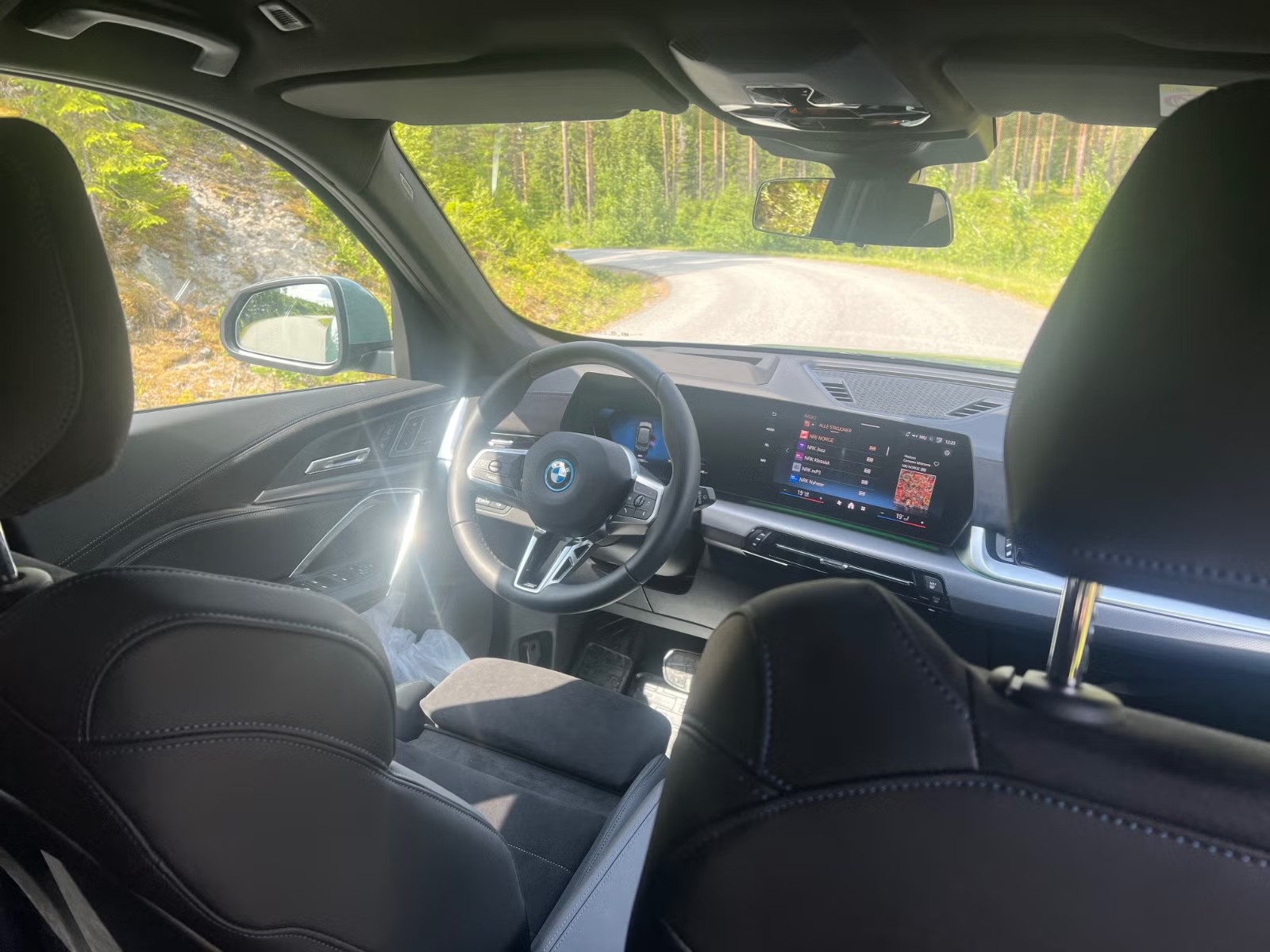 BMW iX1 XDRIVE30 M SPORT - Image 12