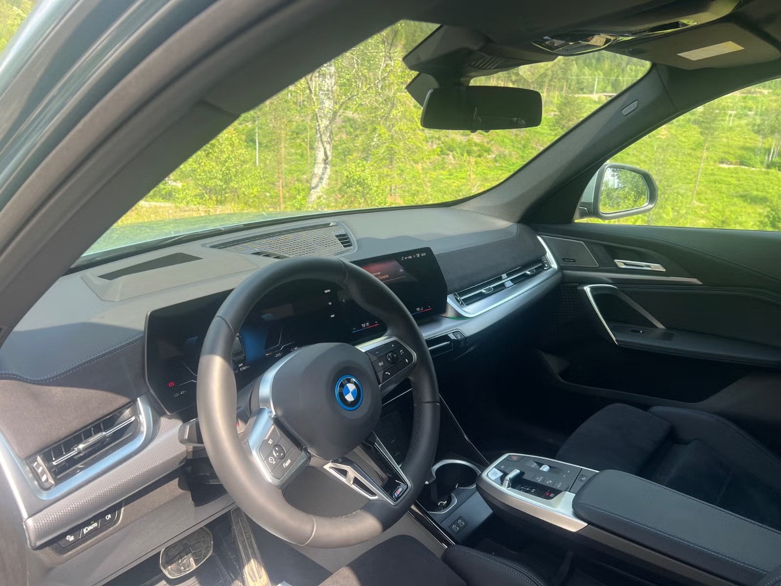 BMW iX1 XDRIVE30 M SPORT - Image 13