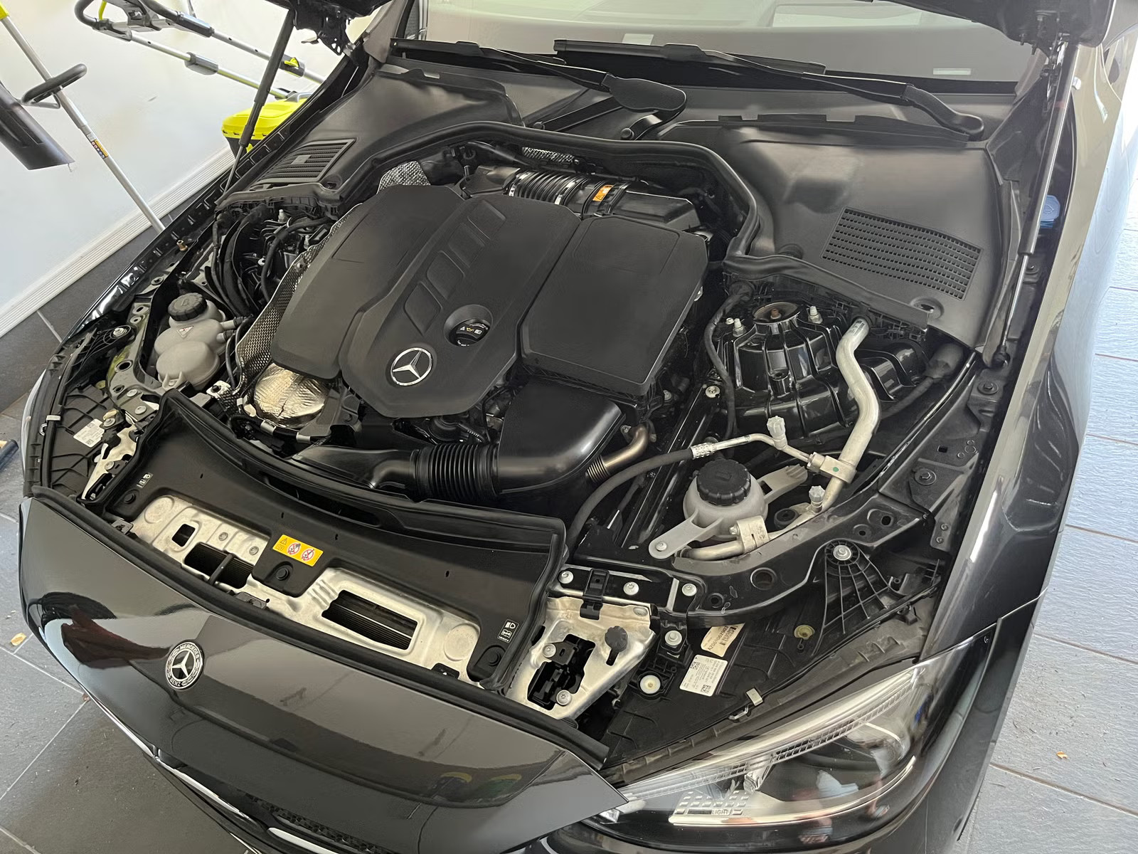 MERCEDES-BENZ C 220 D AMG LINE - Image 8