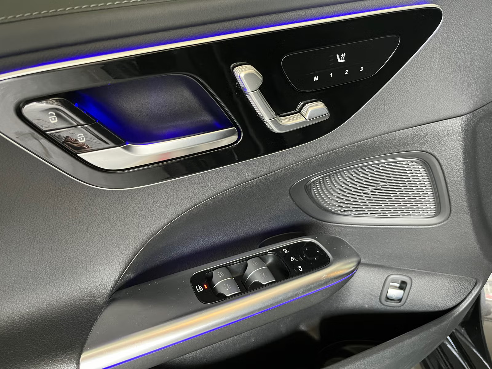 MERCEDES-BENZ C 220 D AMG LINE - Image 9