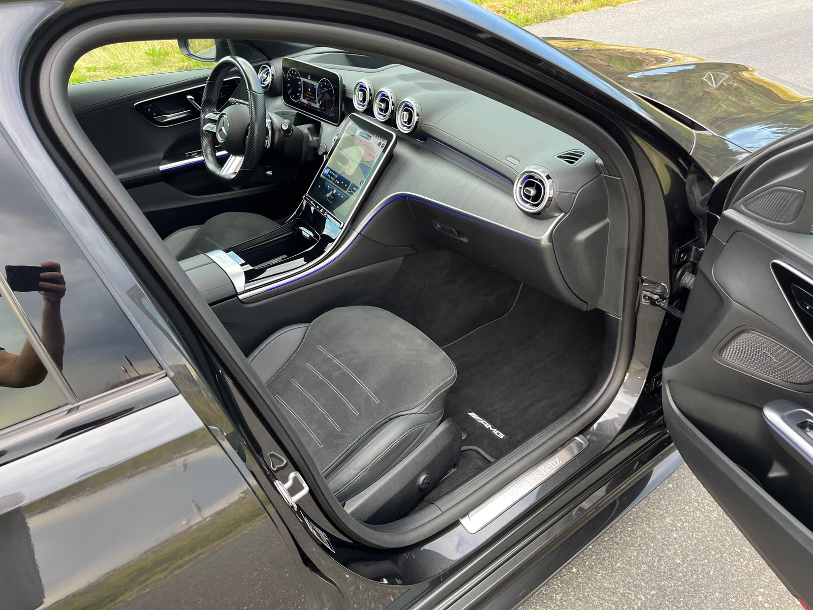MERCEDES-BENZ C 220 D AMG LINE - Image 12
