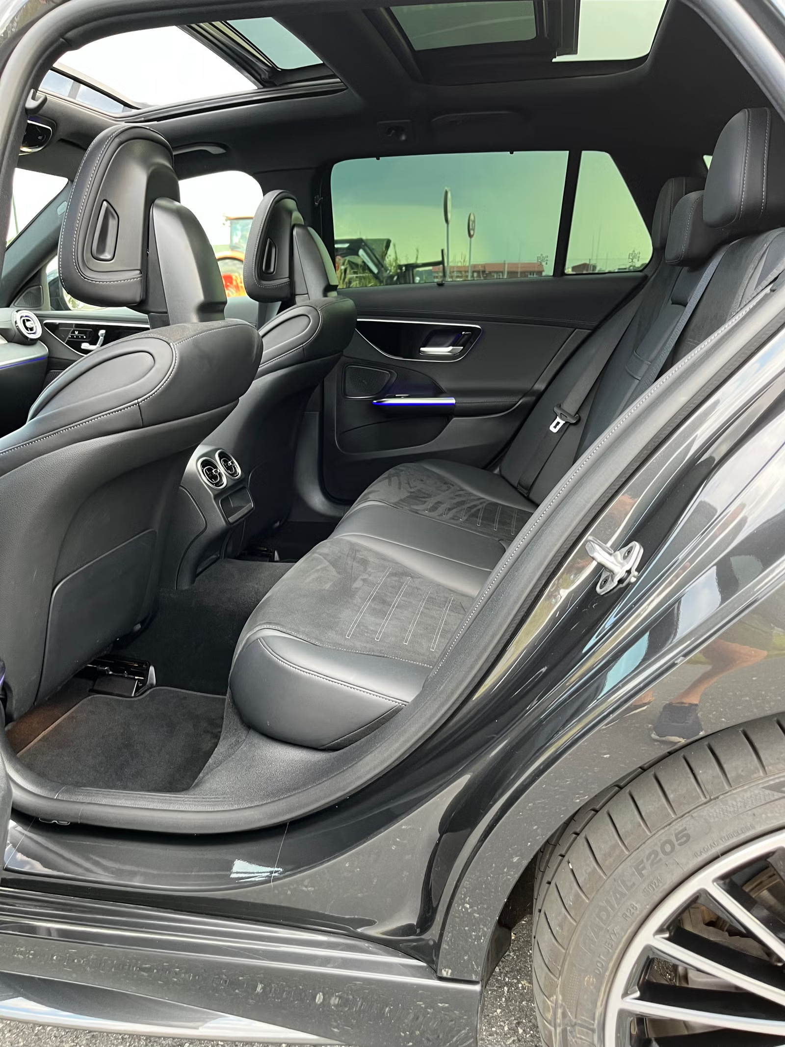 MERCEDES-BENZ C 220 D AMG LINE - Image 14