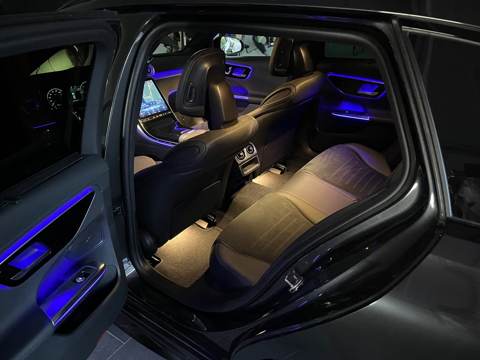 MERCEDES-BENZ C 220 D AMG LINE - Image 15