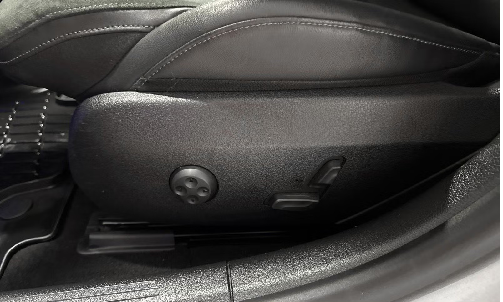 MERCEDES-BENZ C 220 D AMG LINE - Image 14