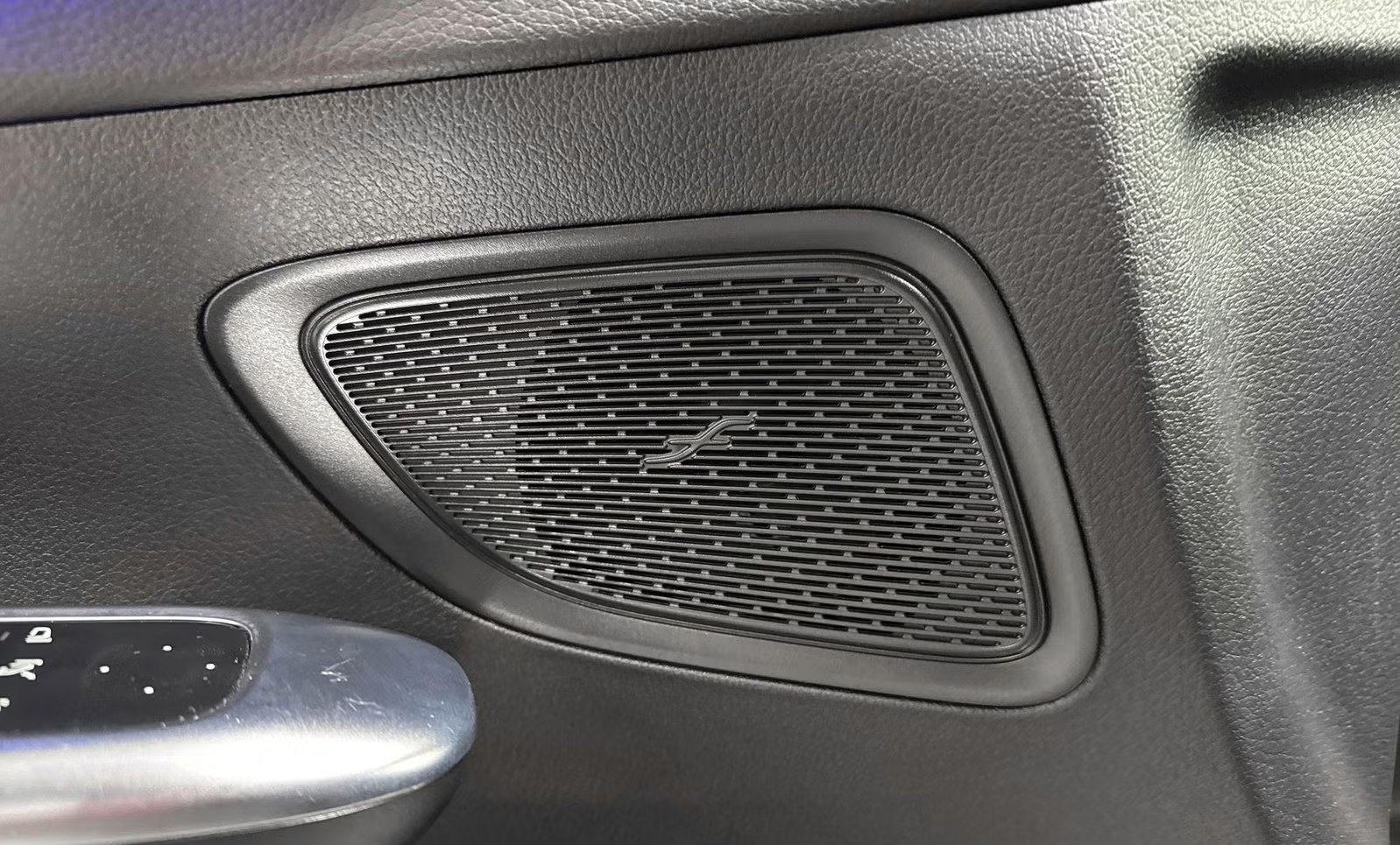 MERCEDES-BENZ C 220 D AMG LINE - Image 15