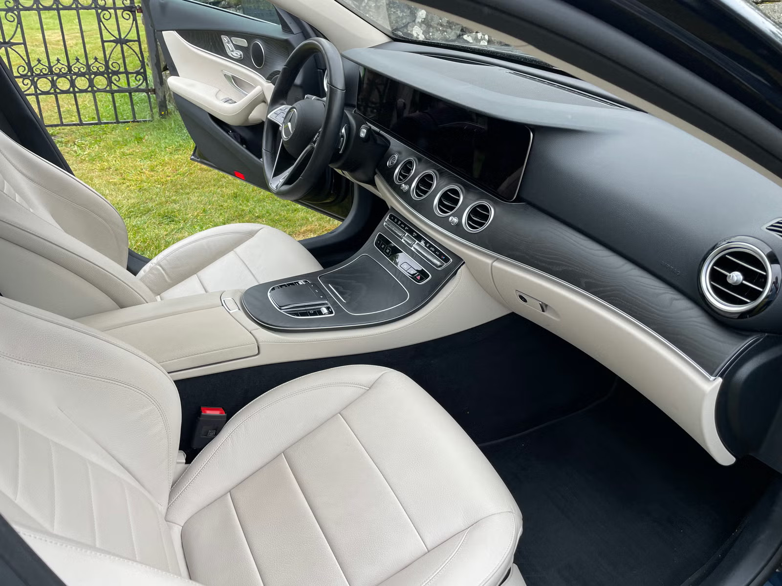 MERCEDES-BENZ E 400D 4MATIC - Image 11