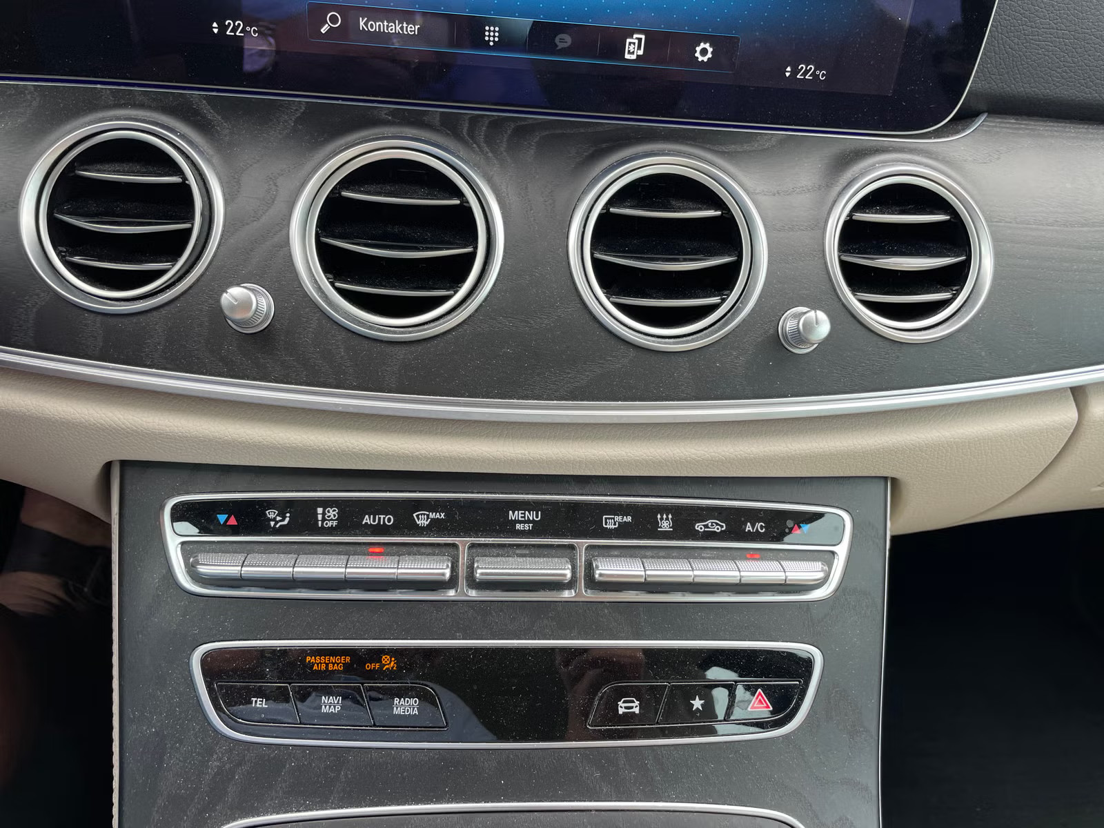 MERCEDES-BENZ E 400D 4MATIC - Image 15