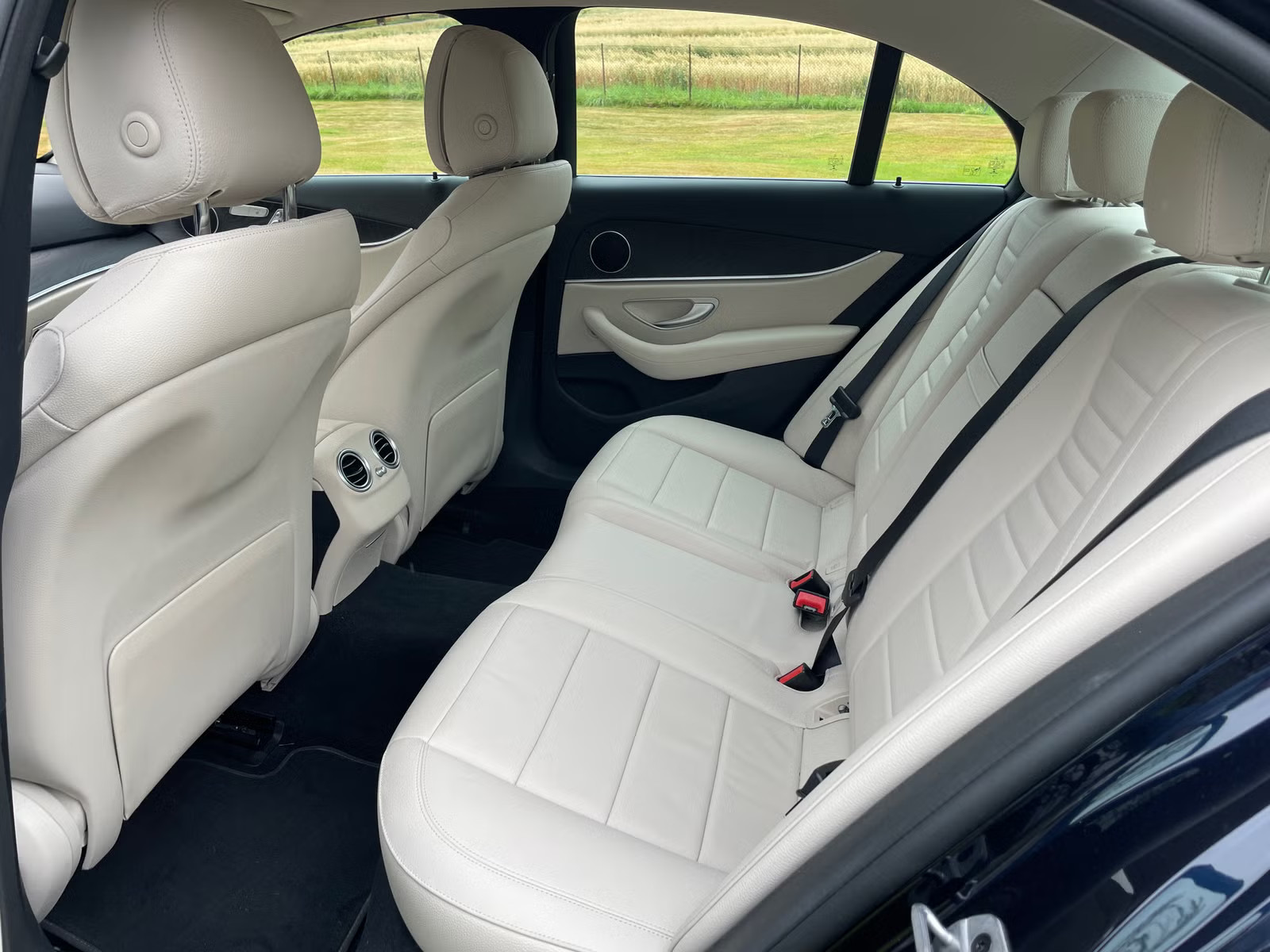 MERCEDES-BENZ E 400D 4MATIC - Image 18
