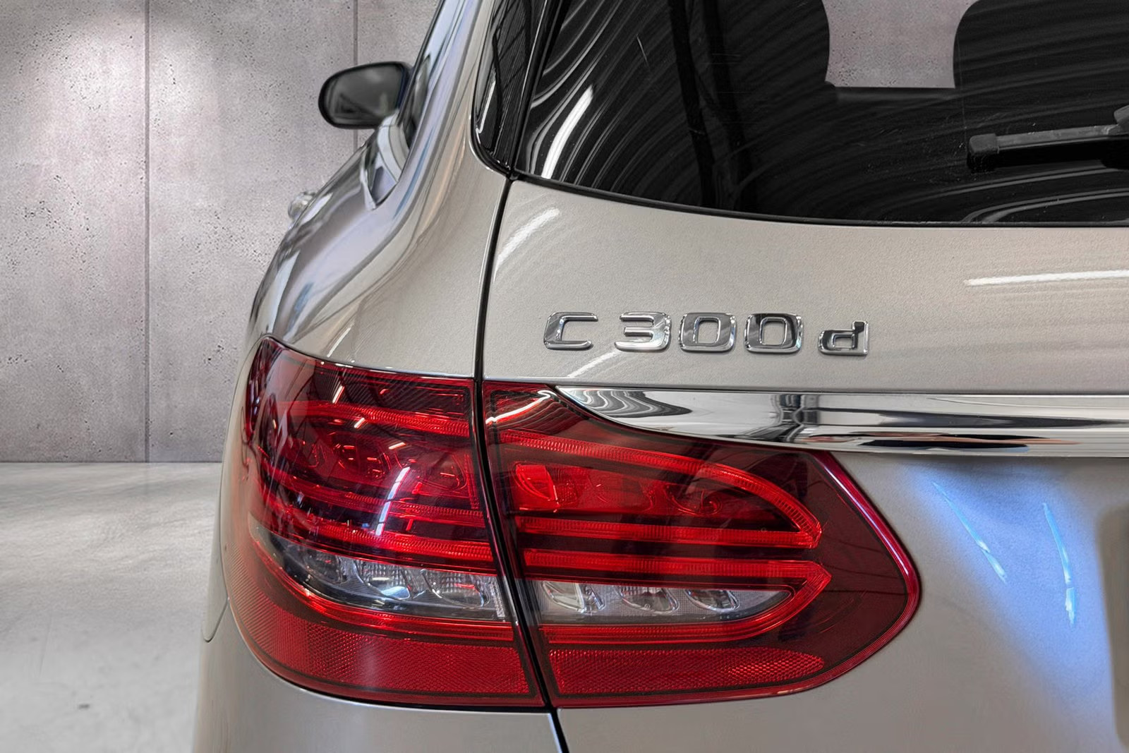 MERCEDES-BENZ C 300D 4MATIC AMG - Image 9
