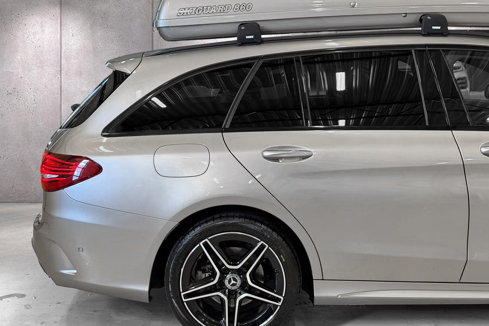 MERCEDES-BENZ C 300D 4MATIC AMG - Image 11
