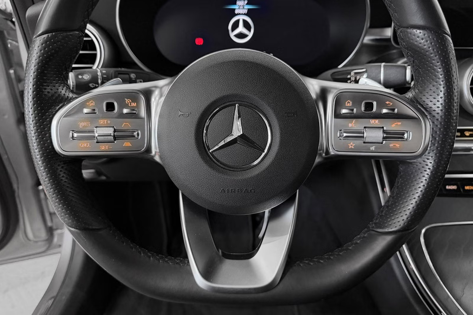 MERCEDES-BENZ C 300D 4MATIC AMG - Image 16