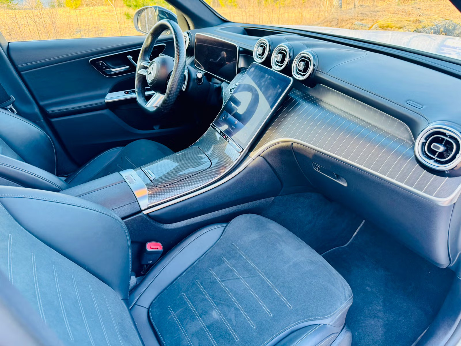MERCEDES-BENZ GLC 220D 4MATIC AMG PREMIUM PLUS - Image 12