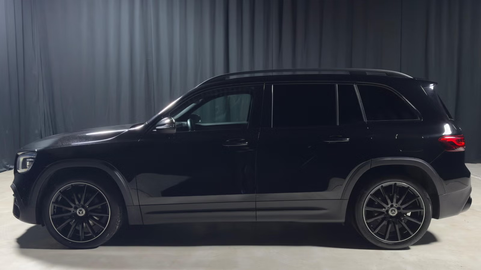 MERCEDES-BENZ GLB 220D 4MATIC - Image 9