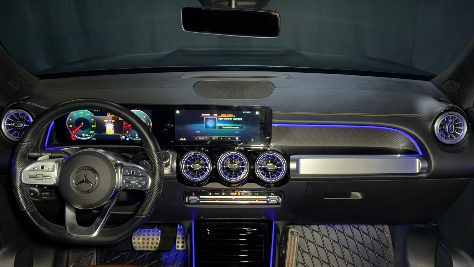 MERCEDES-BENZ GLB 220D 4MATIC - Image 12