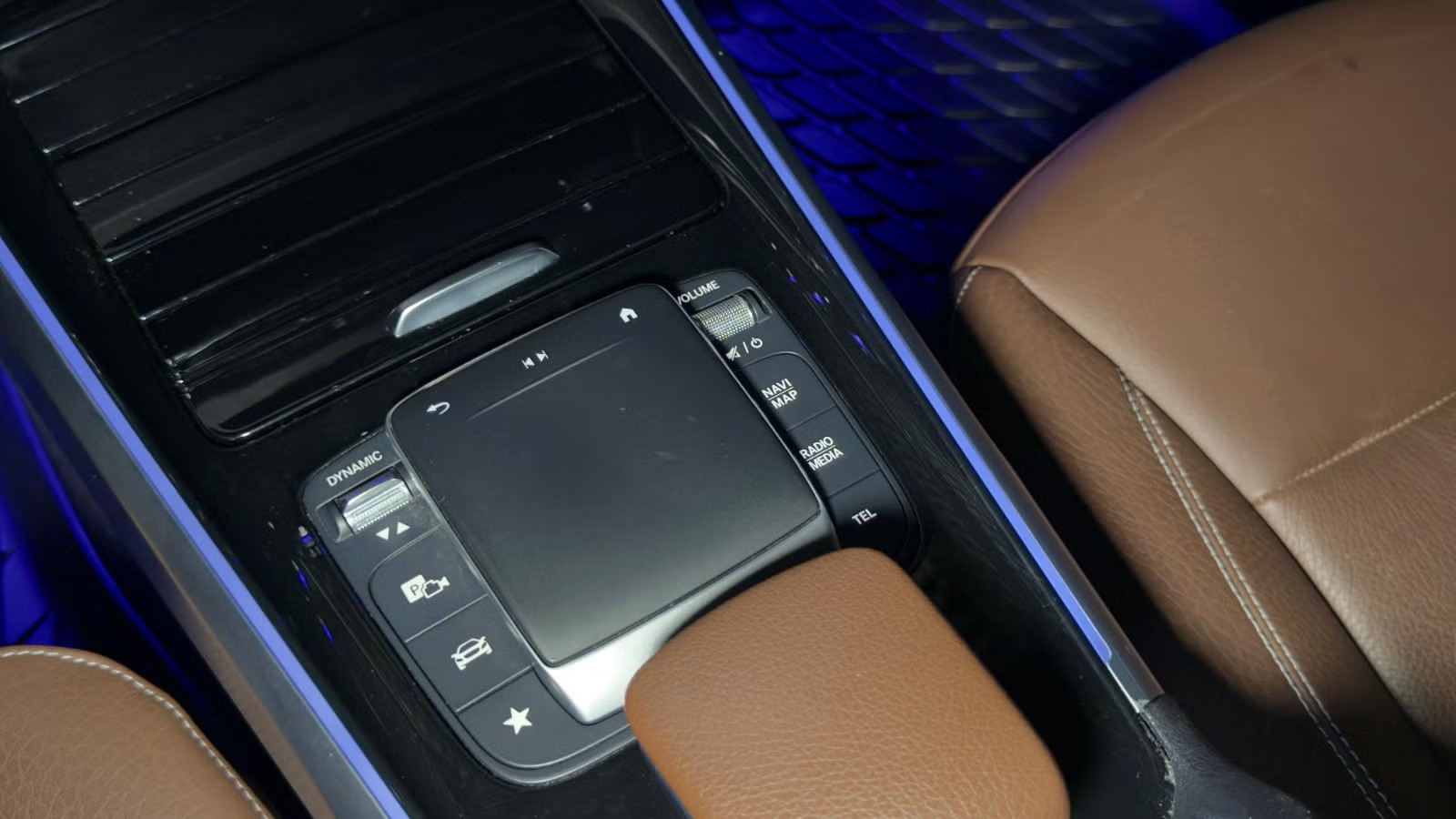 MERCEDES-BENZ GLB 220D 4MATIC - Image 18