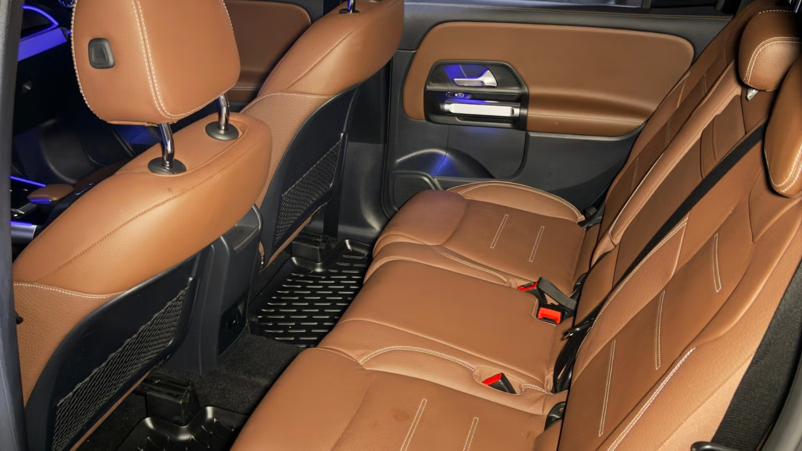 MERCEDES-BENZ GLB 220D 4MATIC - Image 20