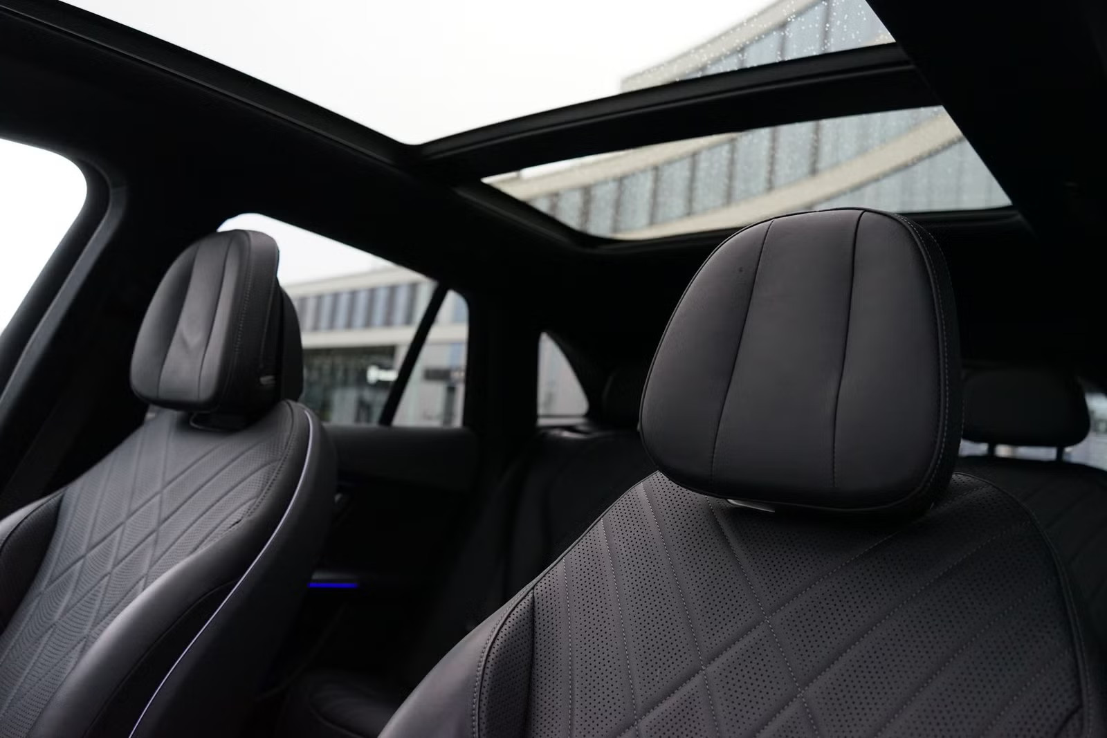 MERCEDES-BENZ EQE SUV 350 4MATIC AMG LINE - Image 12