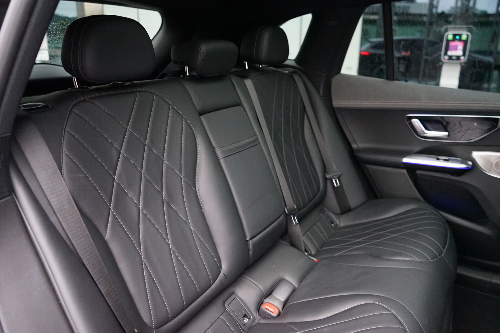 MERCEDES-BENZ EQE SUV 350 4MATIC AMG LINE - Image 15