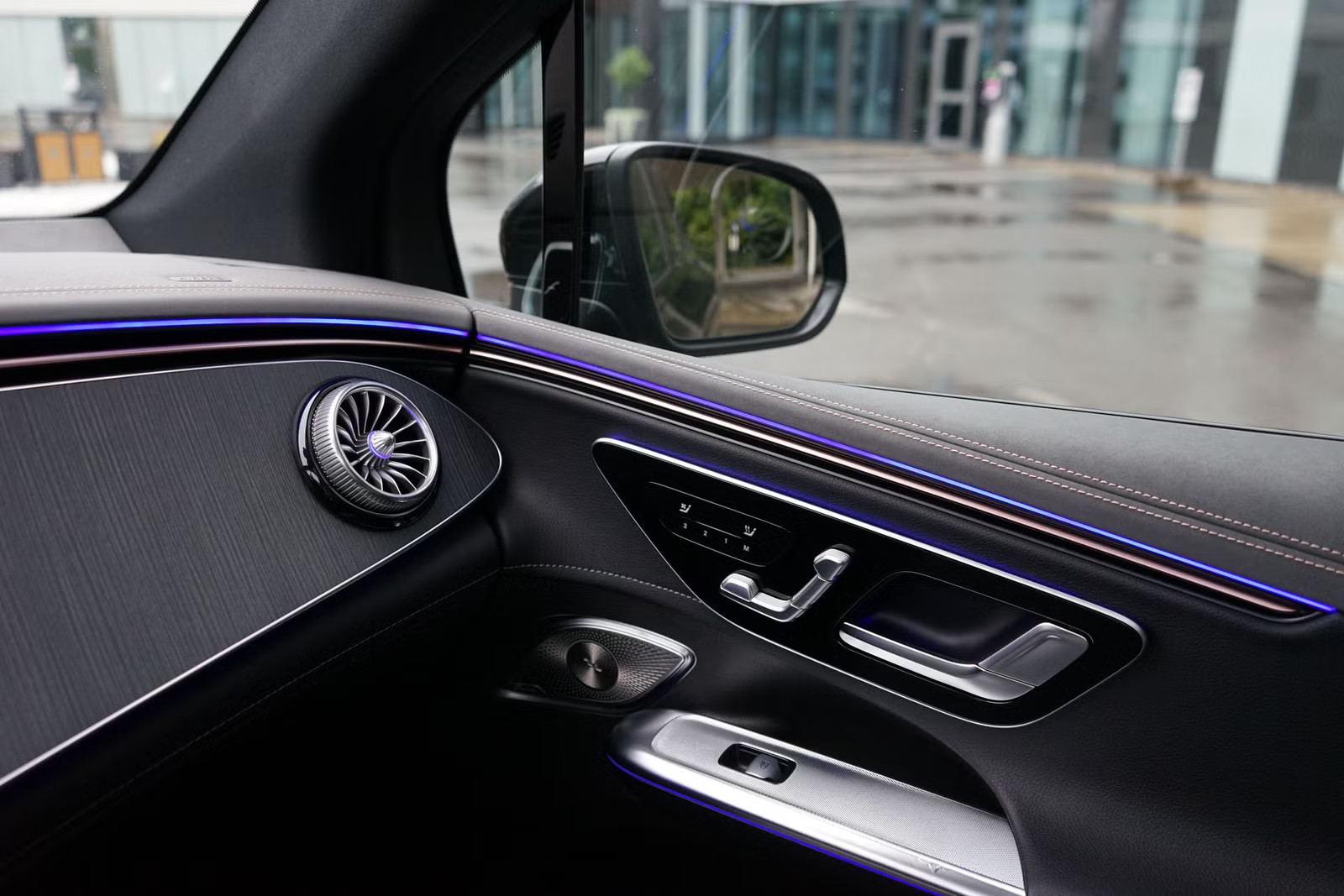 MERCEDES-BENZ EQE SUV 350 4MATIC AMG LINE - Image 17