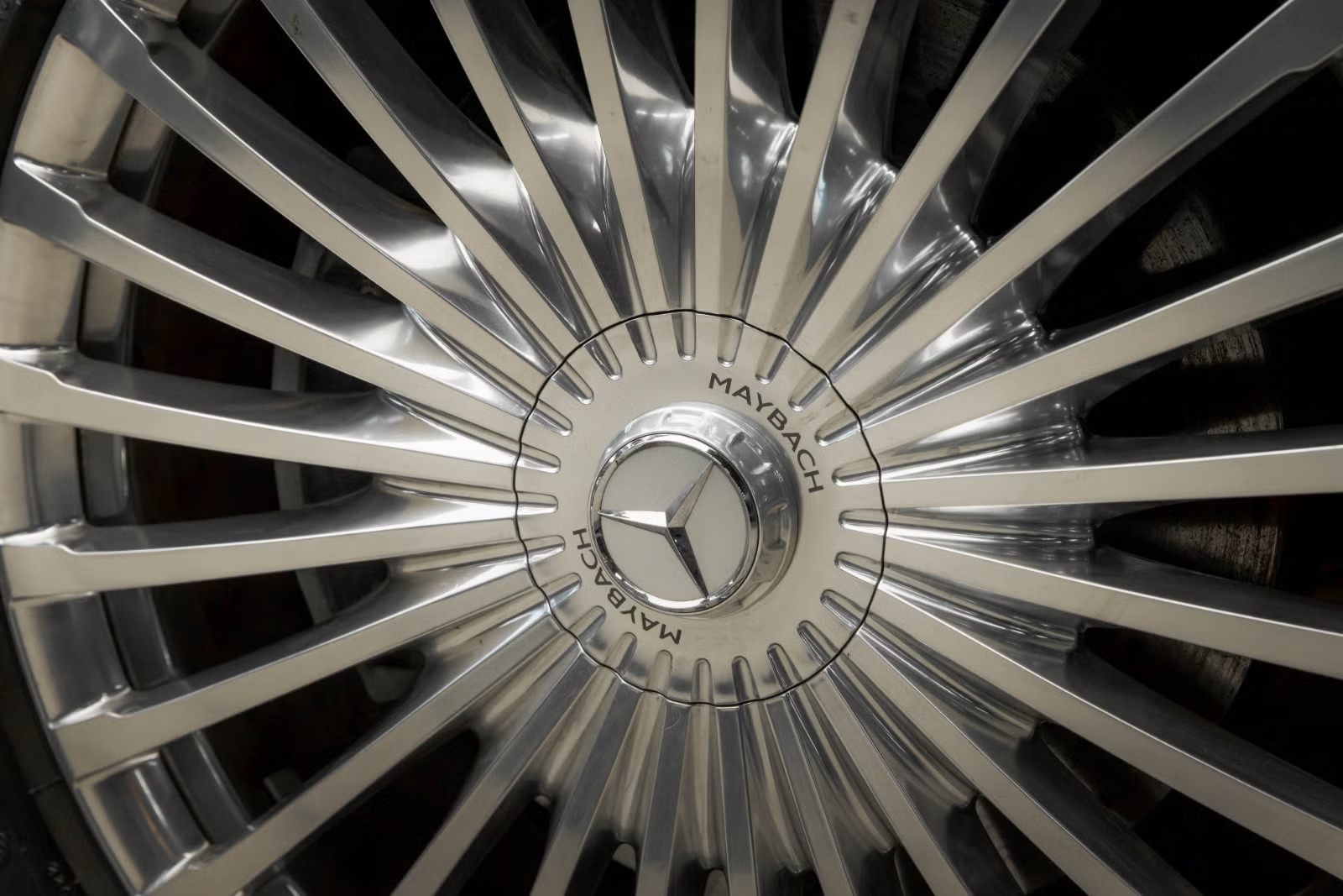 MERCEDES-MAYBACH GLS 600 - Image 9