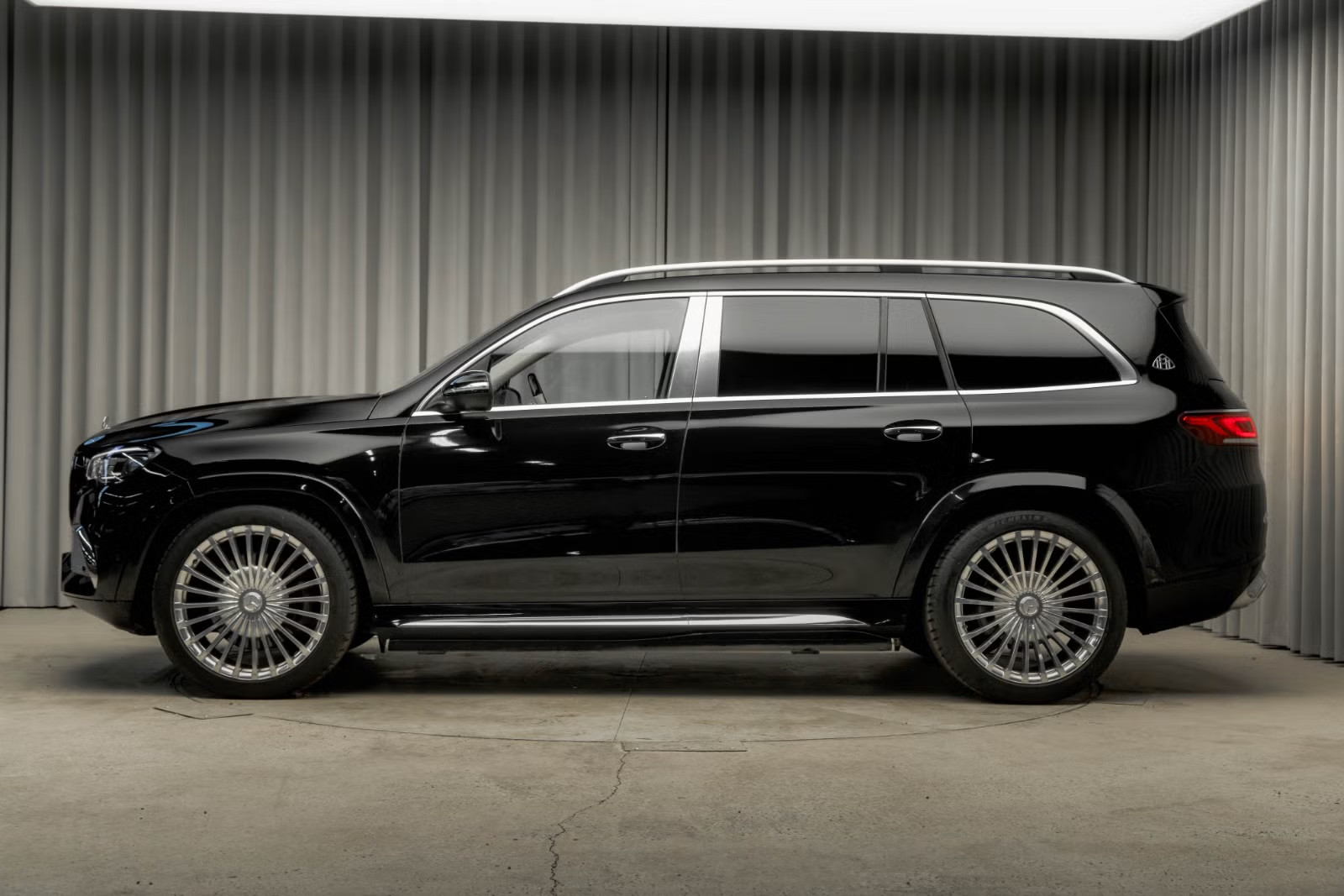 MERCEDES-MAYBACH GLS 600 - Image 11