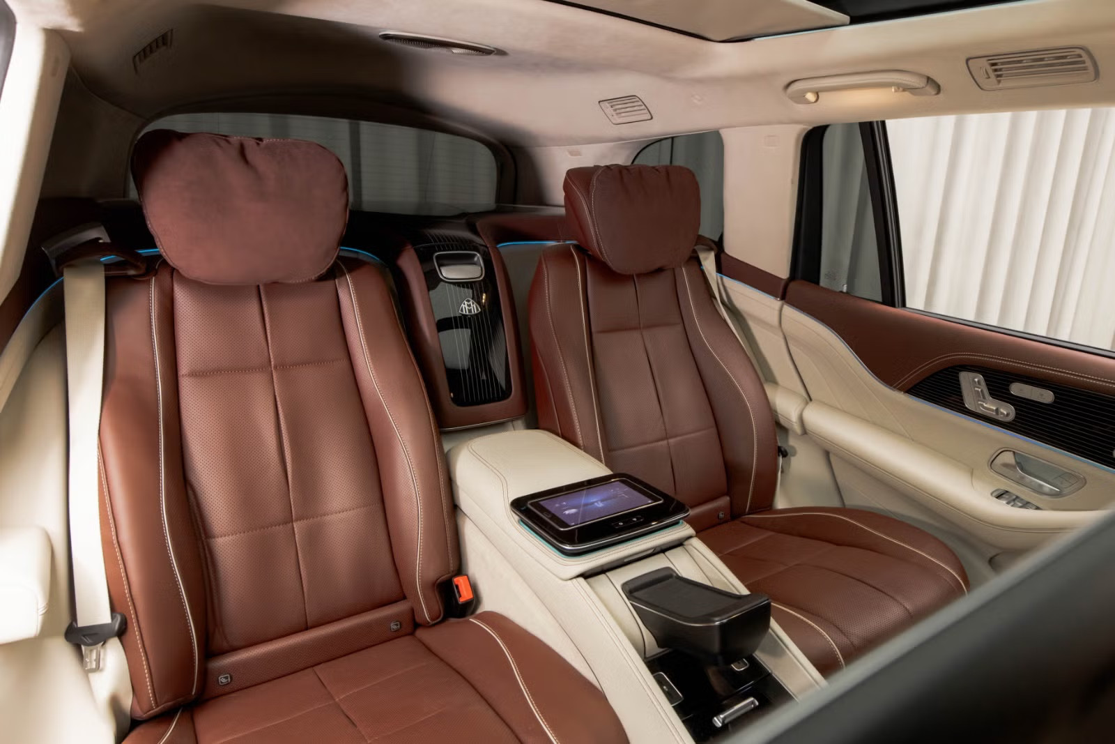MERCEDES-MAYBACH GLS 600 - Image 18