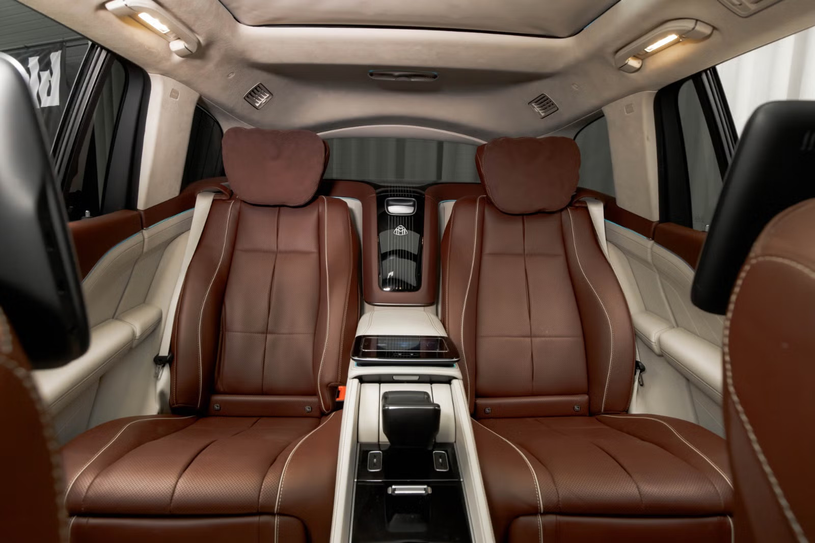 MERCEDES-MAYBACH GLS 600 - Image 20