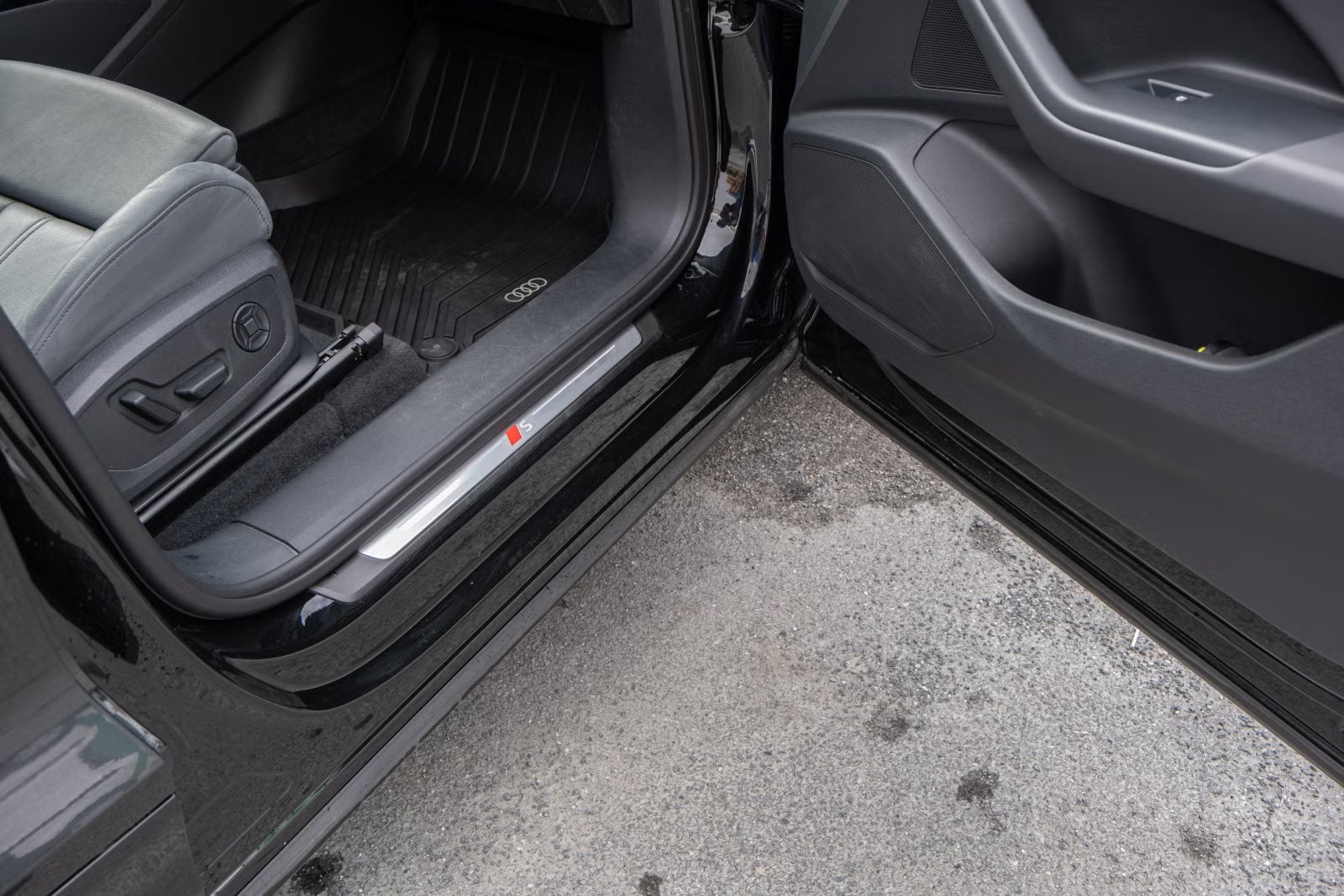 AUDI Q6 E-TRON QUATTRO S-LINE - Image 16