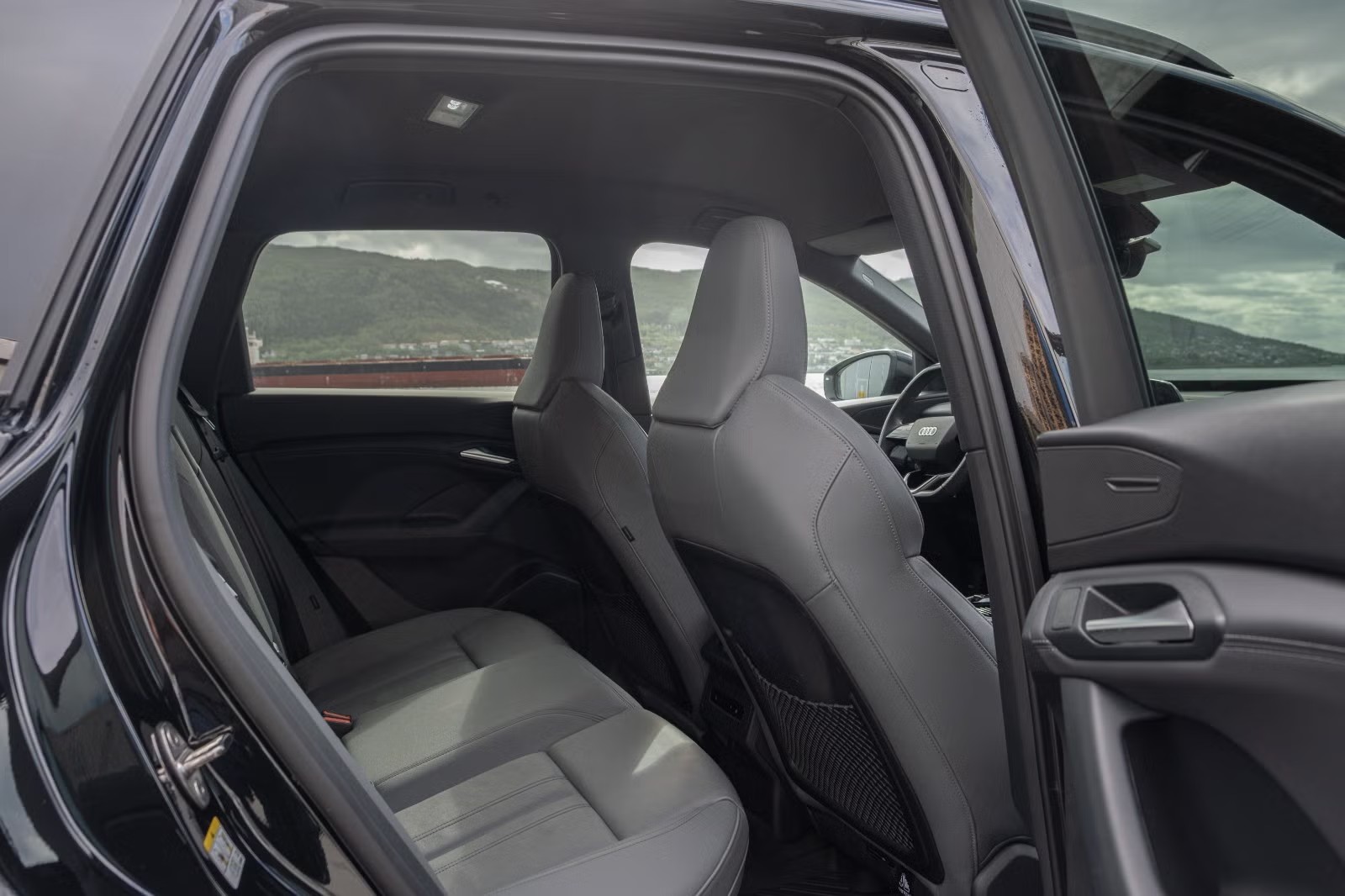 AUDI Q6 E-TRON QUATTRO S-LINE - Image 18