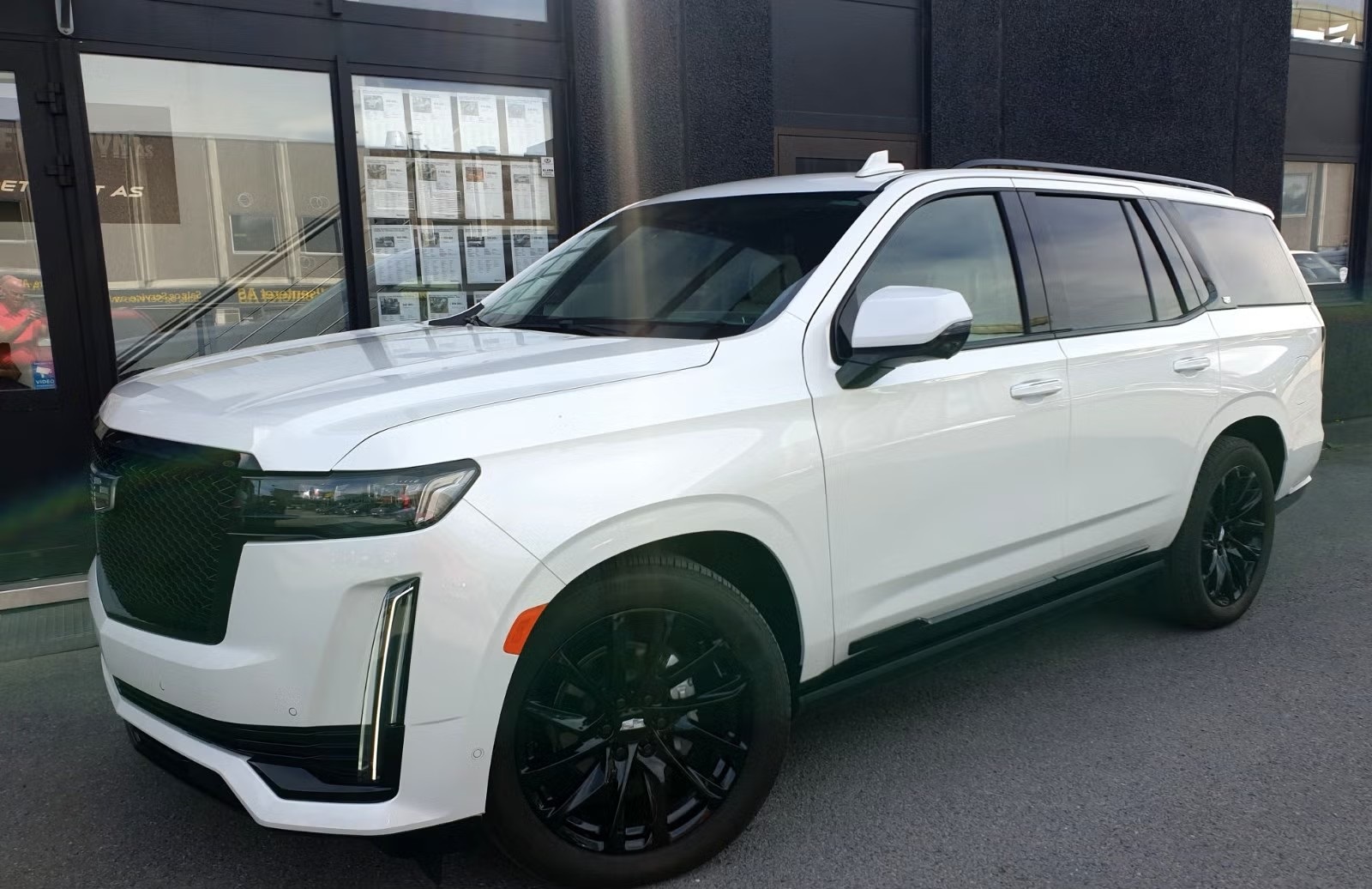 CADILLAC ESCALADE SPORT PLATINIUM - Image 2