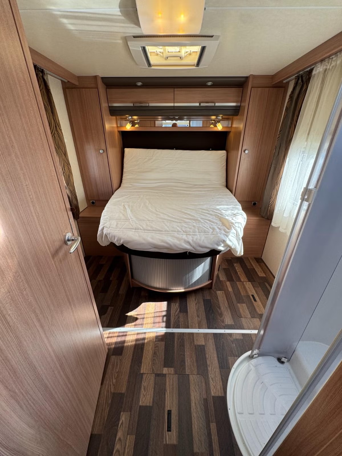 KNAUS SKY TI 700 - LIT CENTRAL - 4 COUCHAGES - Image 22