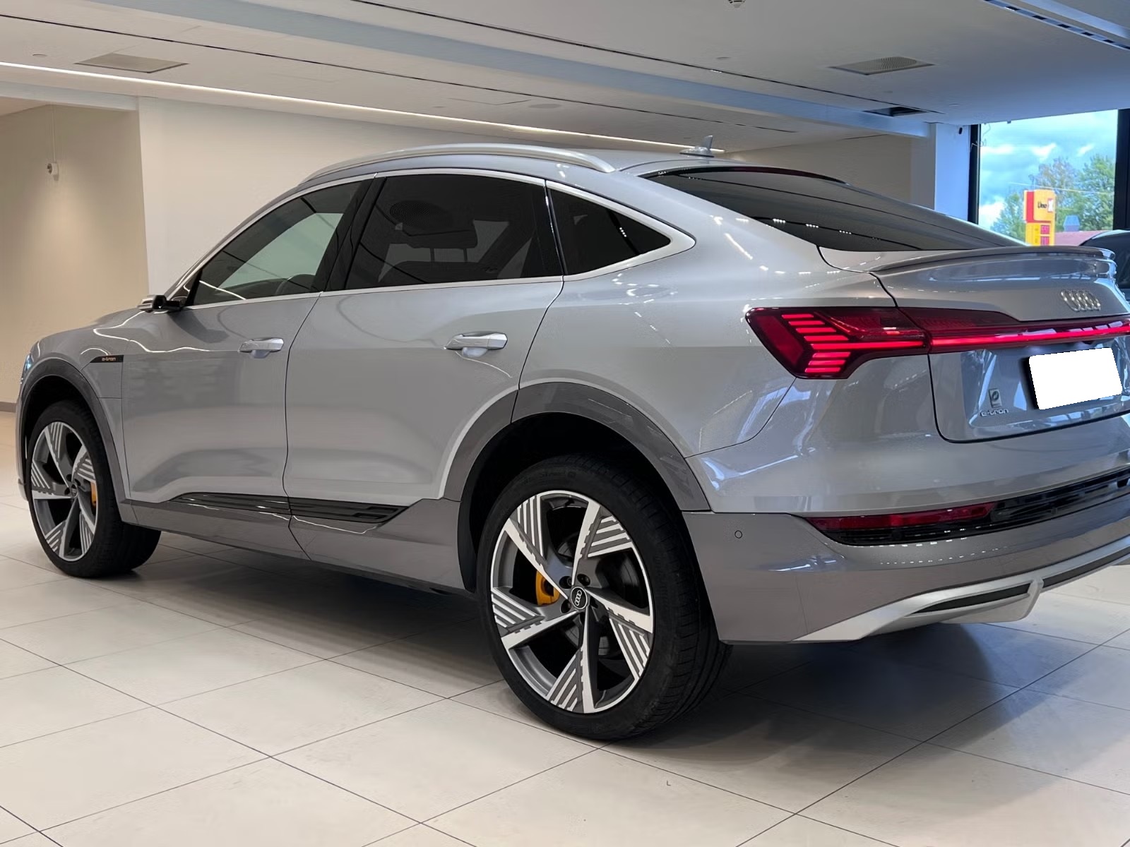AUDI E-TRON SPORTBACK 55 QUATTRO S LINE - Image 4
