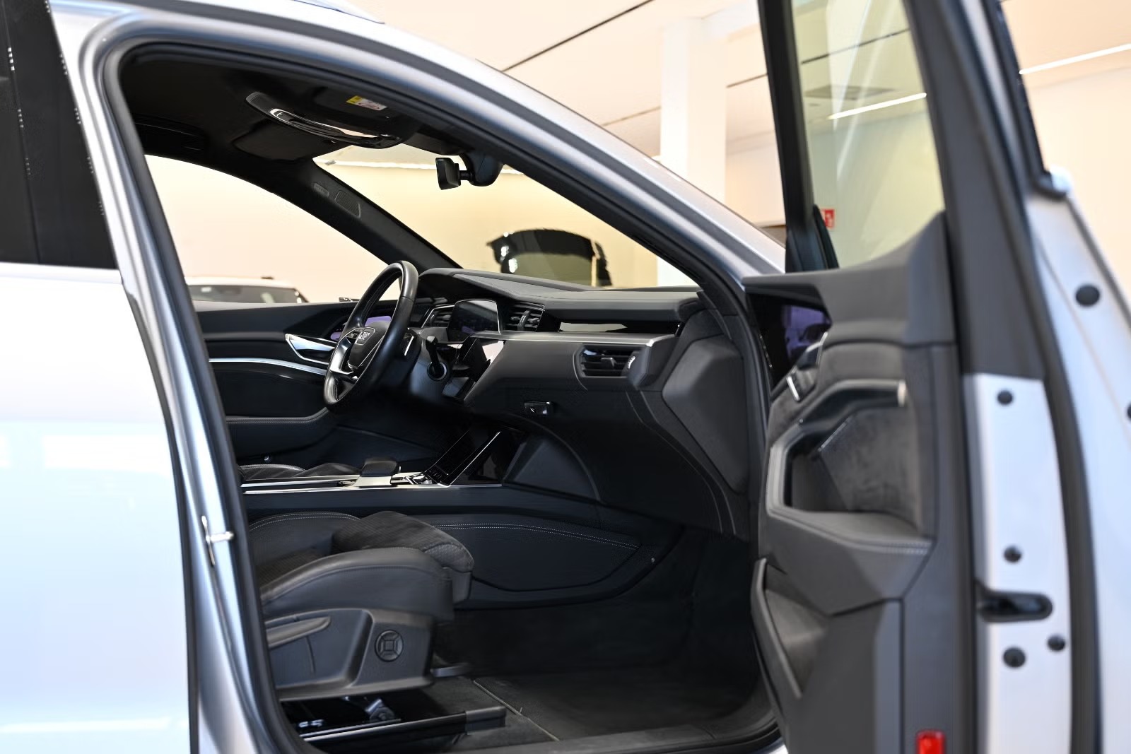AUDI E-TRON SPORTBACK 55 QUATTRO S LINE - Image 11