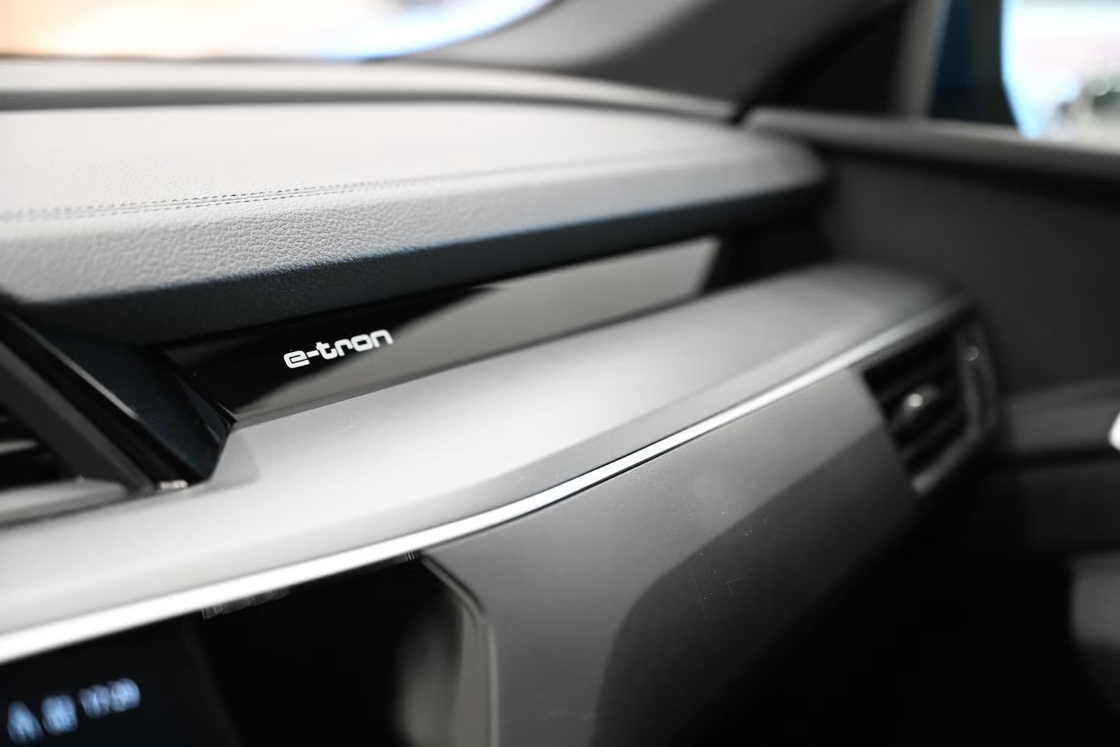 AUDI E-TRON SPORTBACK 55 QUATTRO ADVANCED - Image 18