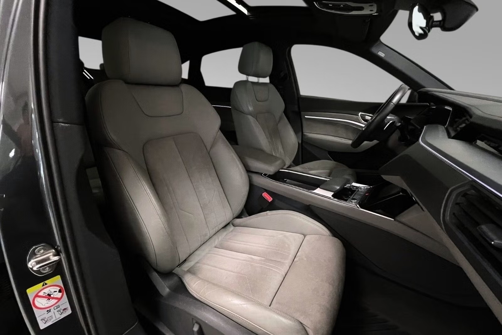 AUDI E-TRON SPORTBACK 50 QUATTRO S LINE - Image 12